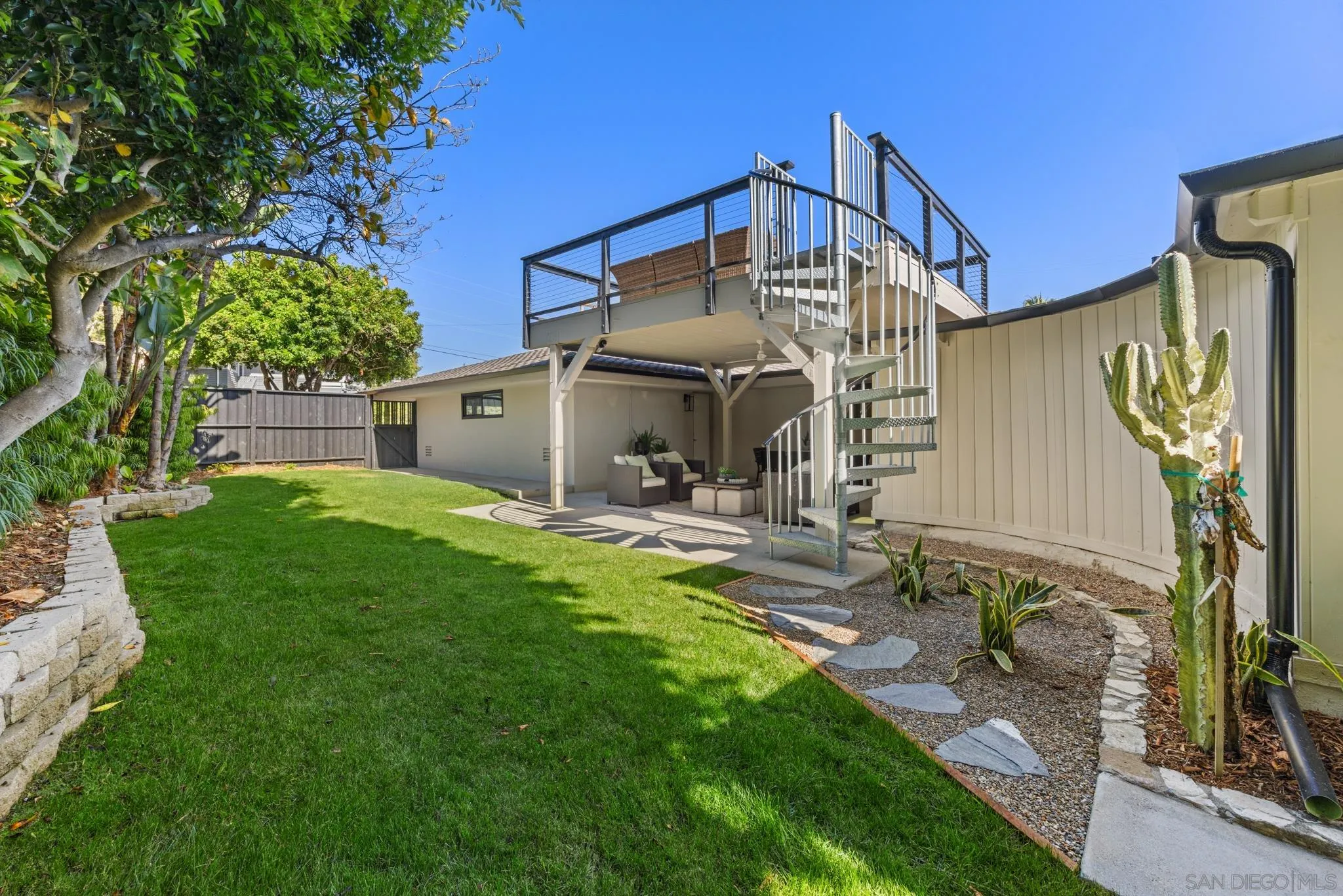 https://cdn.realtyfeed.com/cdn/127/250036409/749981a0ec03a399c17d7fcbe411768b.webp
