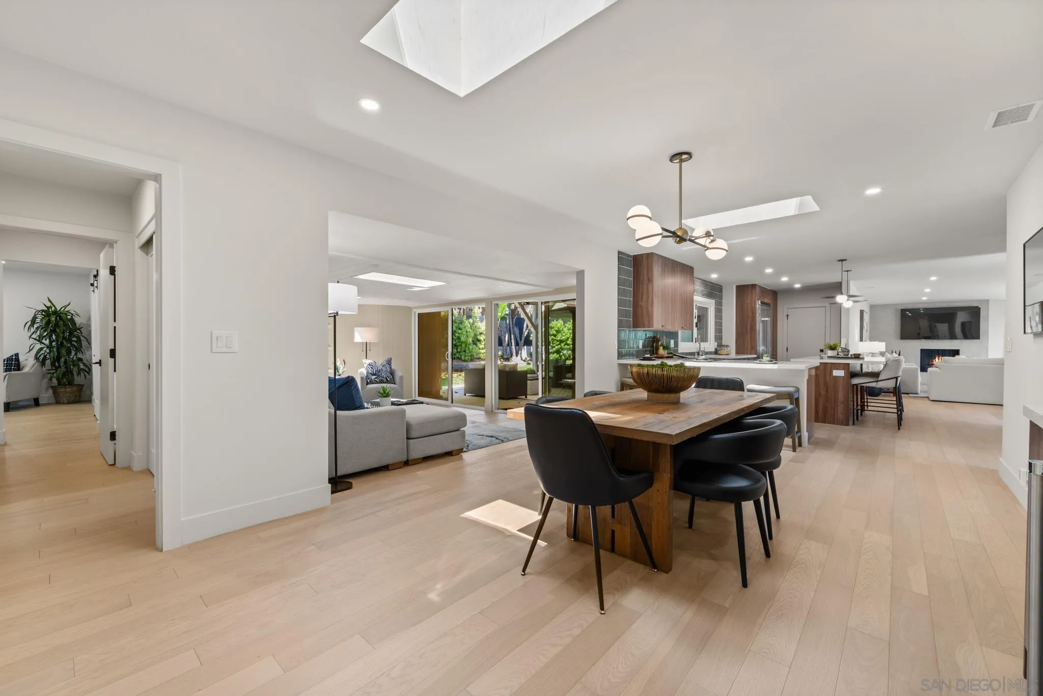 https://cdn.realtyfeed.com/cdn/127/250036409/81ce1cc0e3c3596cbdab134e4784c4aa.webp