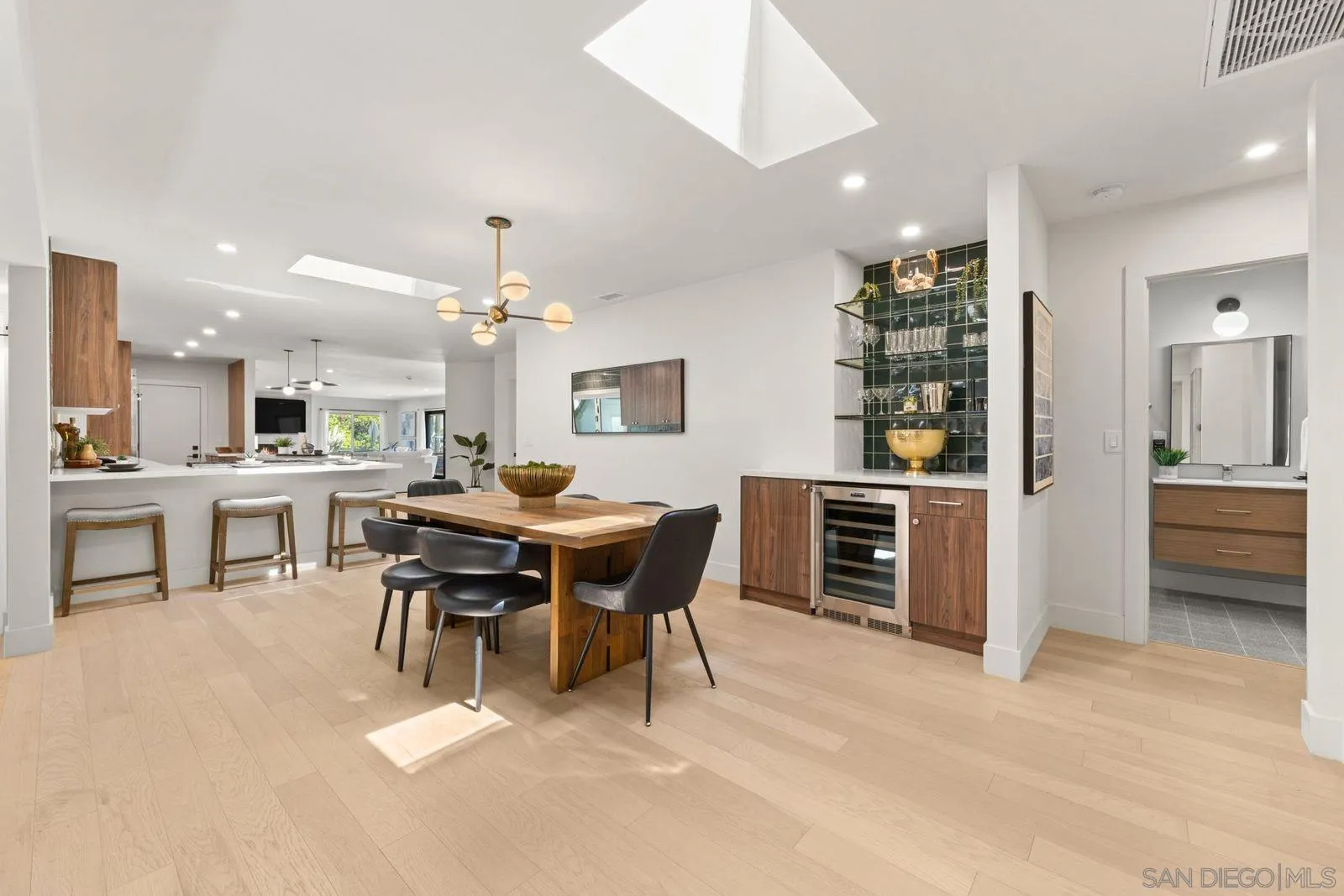 https://cdn.realtyfeed.com/cdn/127/250036409/f3d3c826c2390bb03326189753726764.webp
