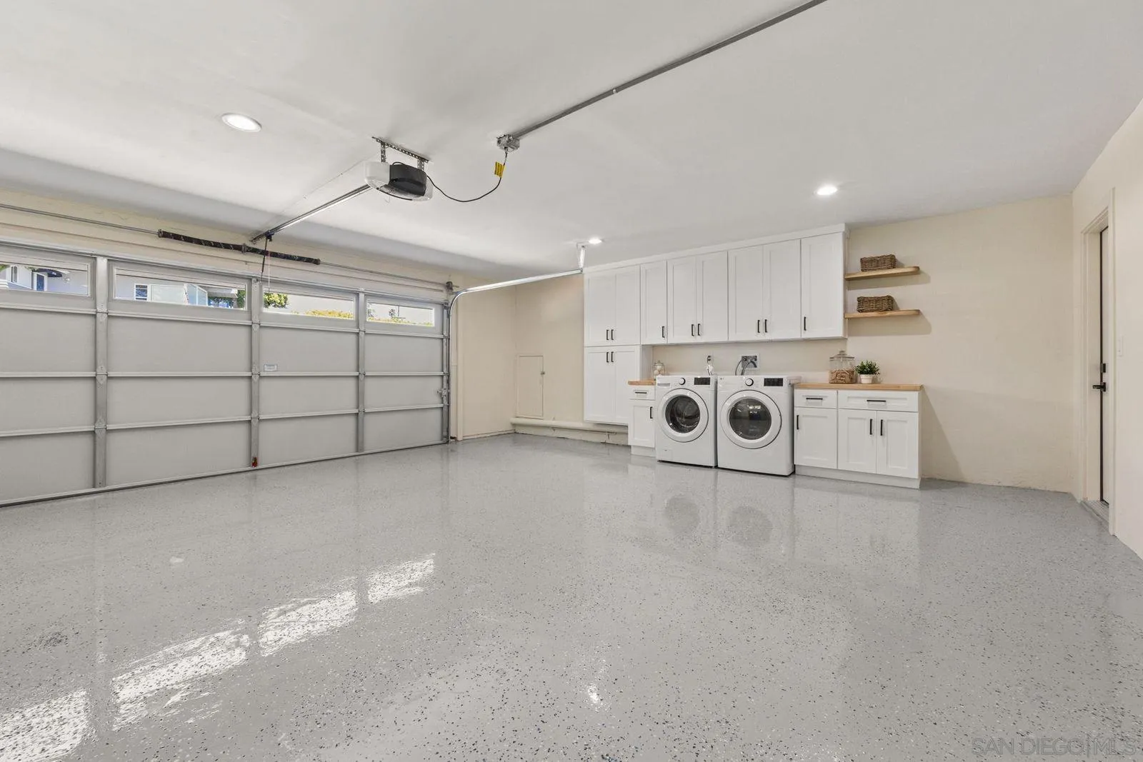 https://cdn.realtyfeed.com/cdn/127/250036409/f96e314fc65a5695fec98310920ae004.webp