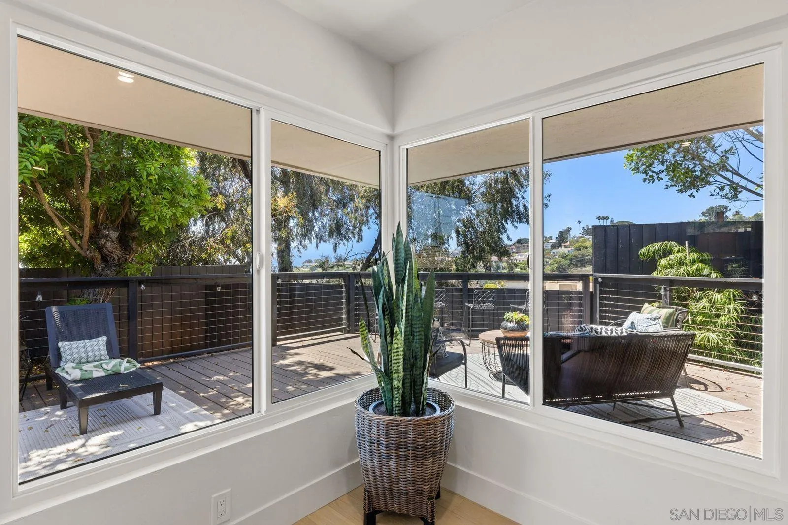 https://cdn.realtyfeed.com/cdn/127/250036409/ff25559f4ccf0df7c7e901e3b05ef372.webp