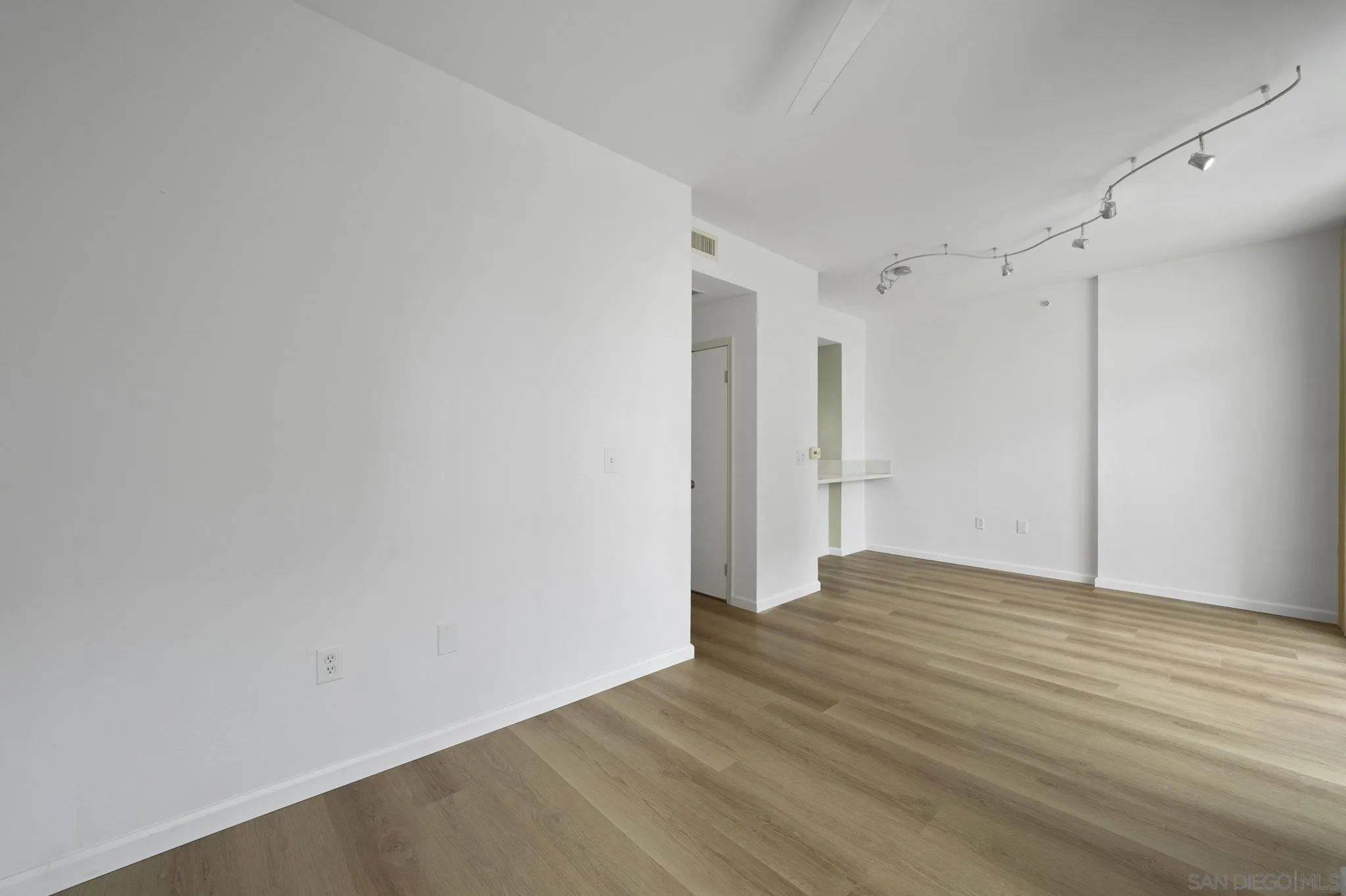 https://cdn.realtyfeed.com/cdn/127/250036415/06eedd9f726c98ca4dcf059bd653a75f.webp