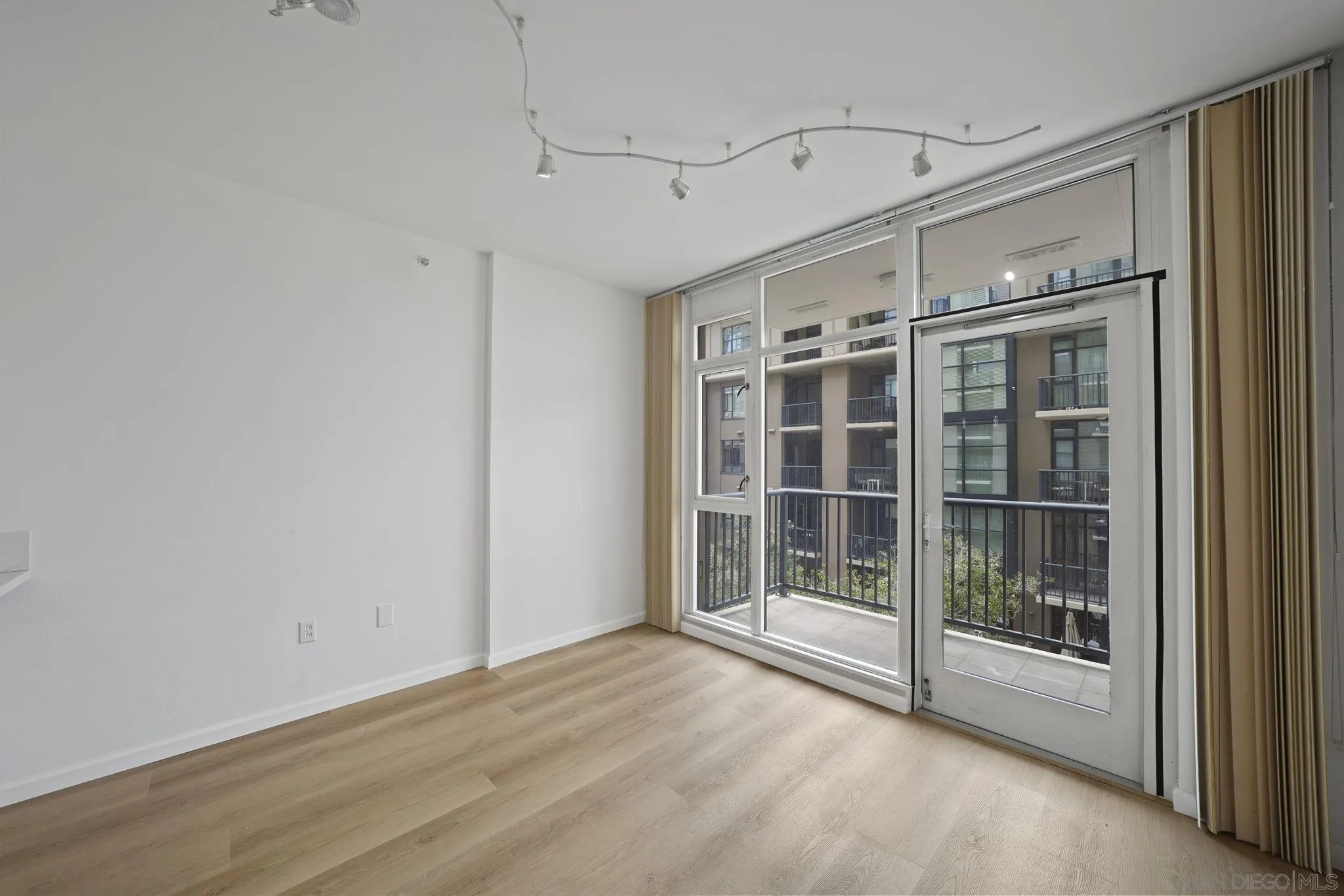 https://cdn.realtyfeed.com/cdn/127/250036415/13ce81d643e433eecee835ead568e2b0.webp