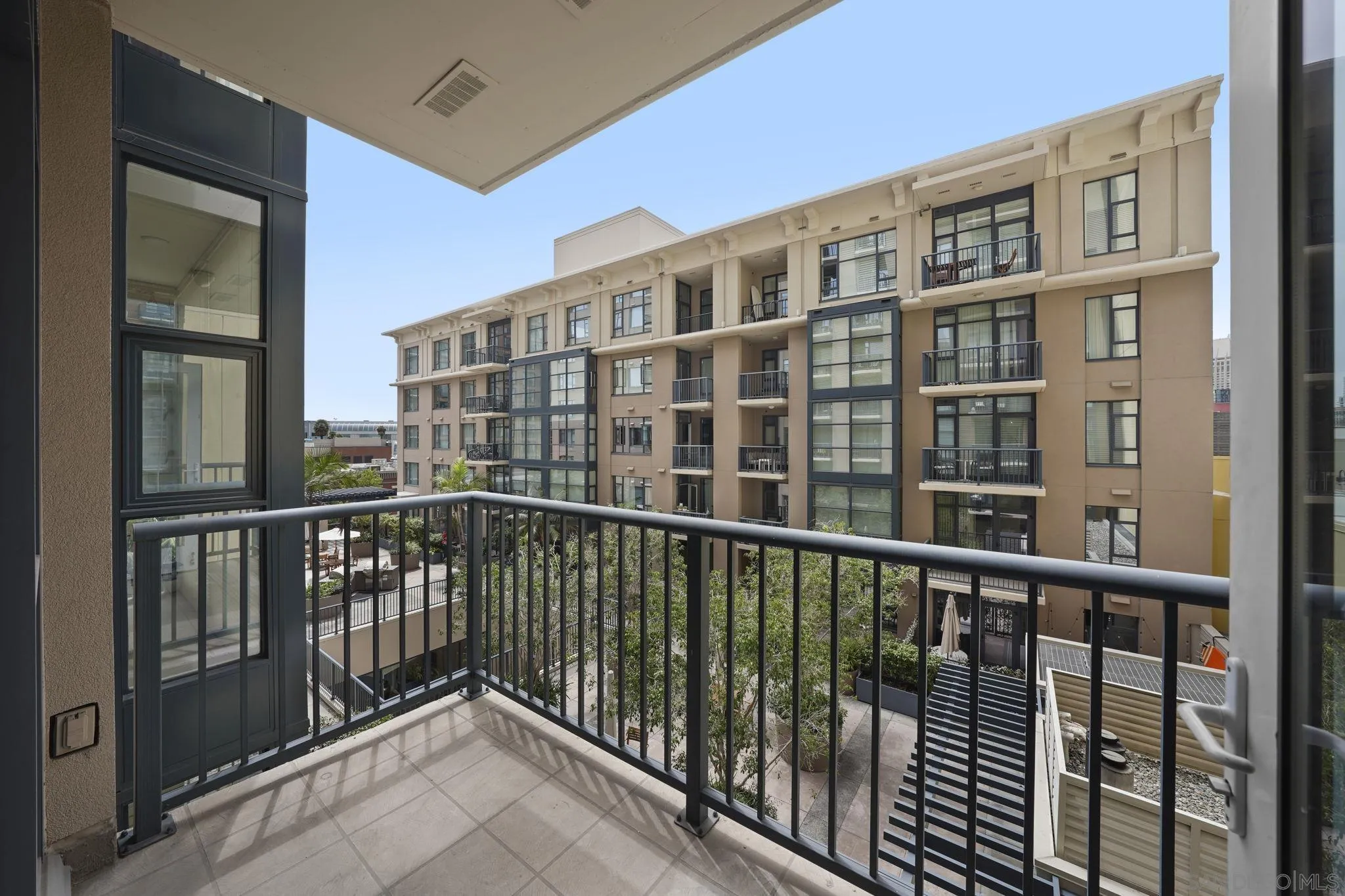 https://cdn.realtyfeed.com/cdn/127/250036415/196cf08c38b5264c84a1796624fd9f67.webp