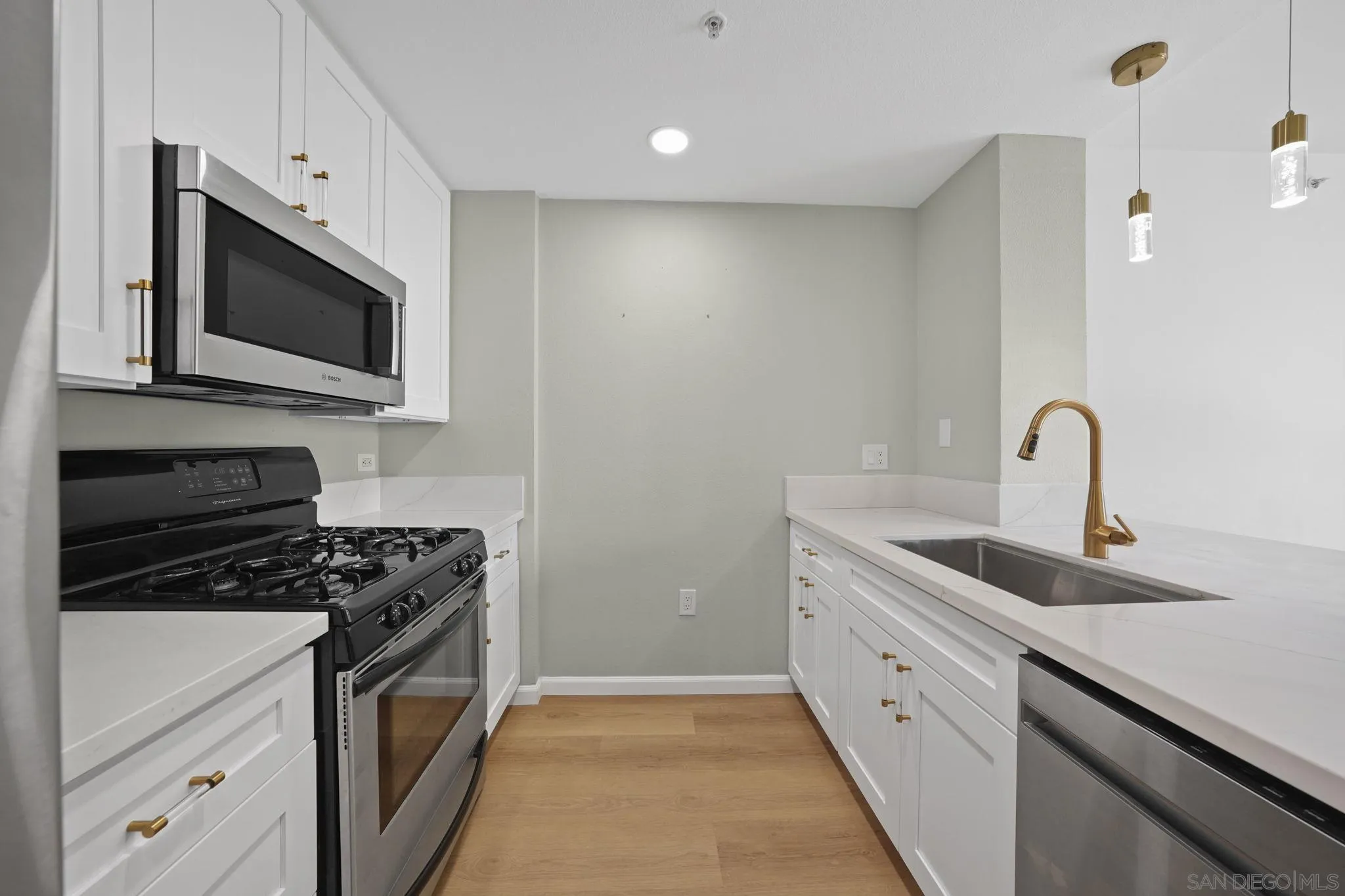 https://cdn.realtyfeed.com/cdn/127/250036415/4466d7fbce78bd060cf7fd8814c9e131.webp