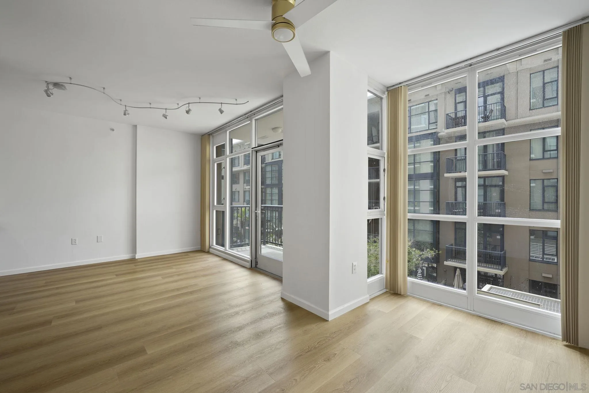 https://cdn.realtyfeed.com/cdn/127/250036415/4ef4ed130e98b14f4a88bb154fc0babf.webp
