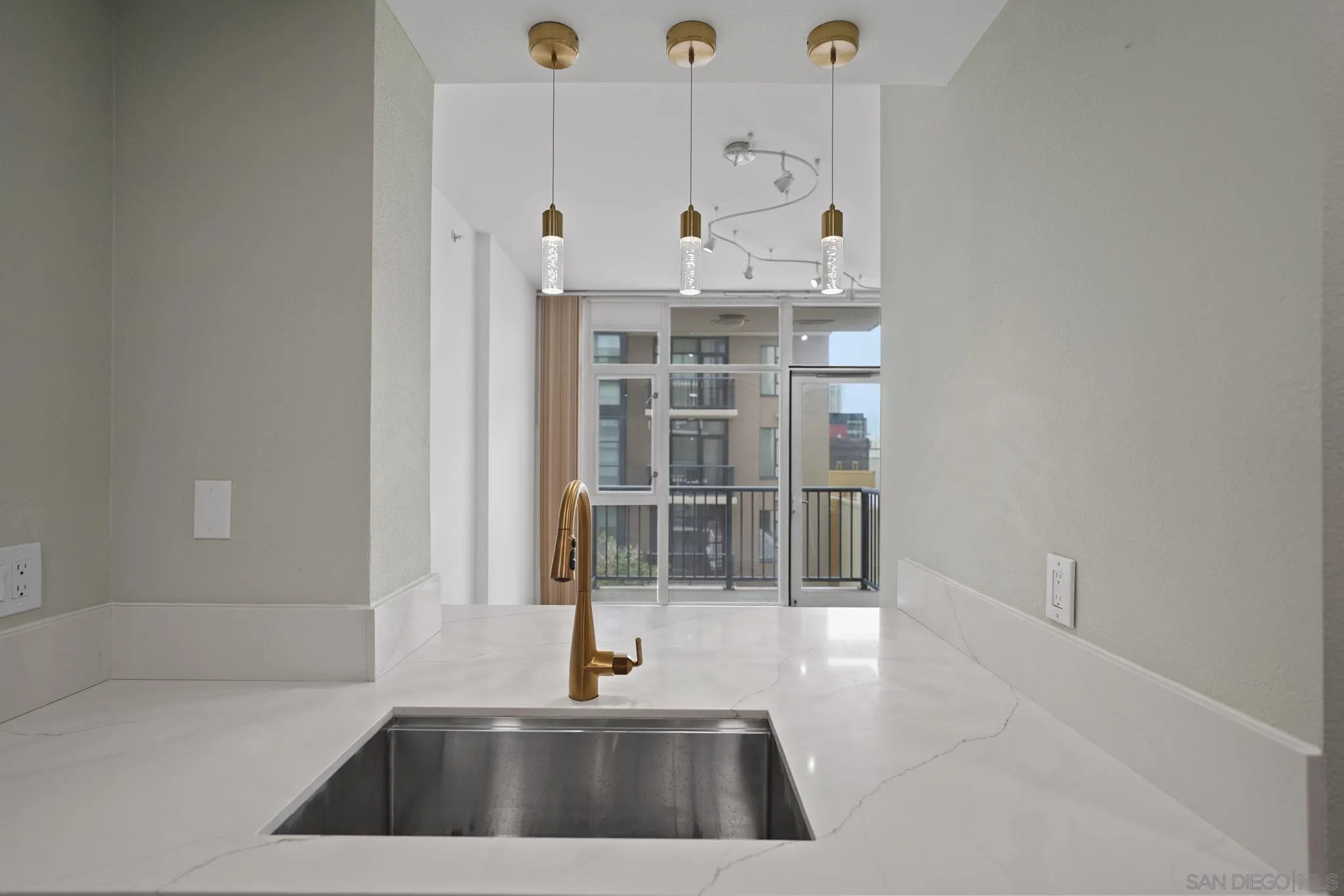 https://cdn.realtyfeed.com/cdn/127/250036415/5d3d39ab6f5dd4555e000fec5776d0f4.webp