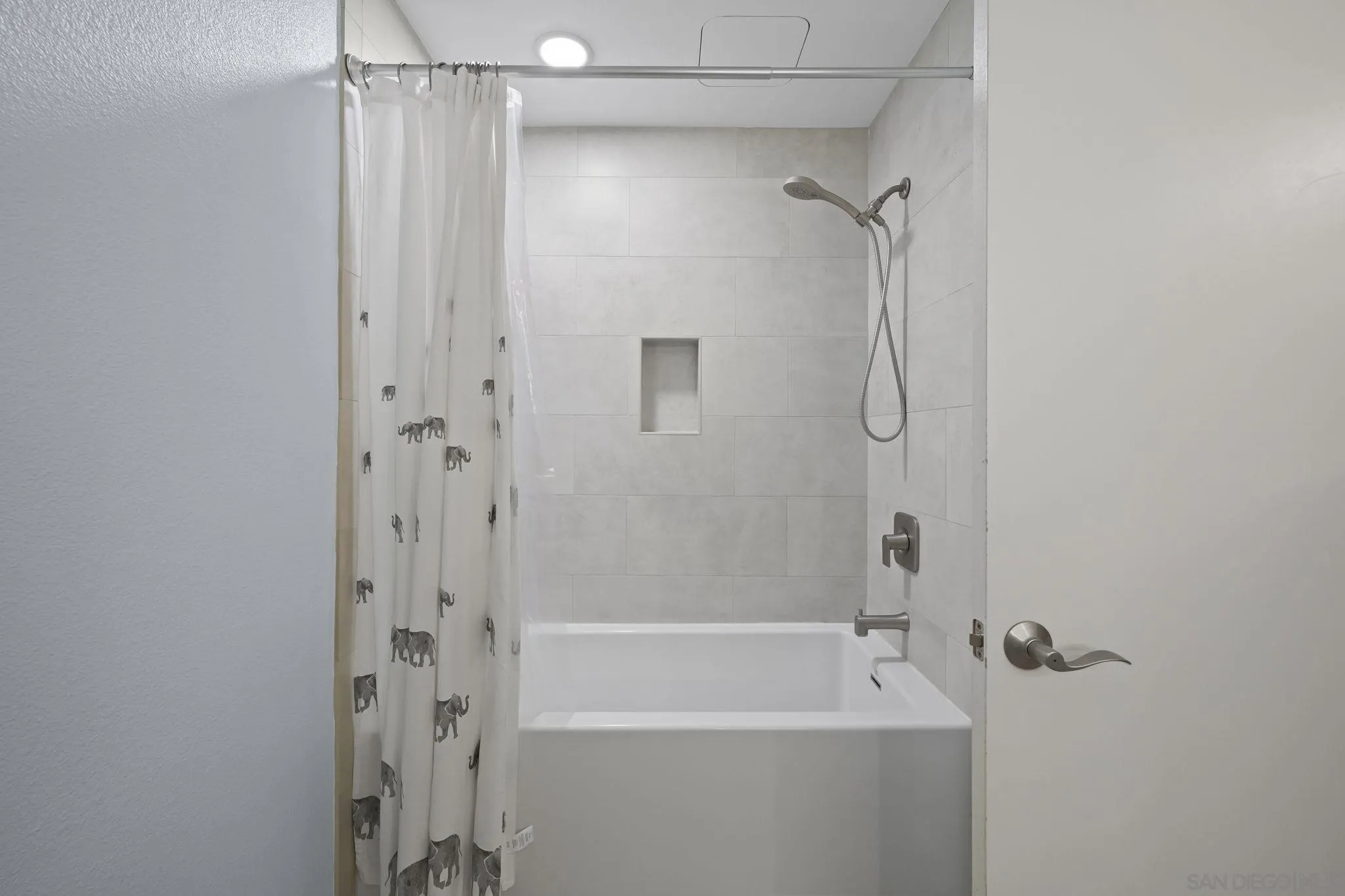 https://cdn.realtyfeed.com/cdn/127/250036415/6bdba57508b71326fbbd22e2c789d650.webp