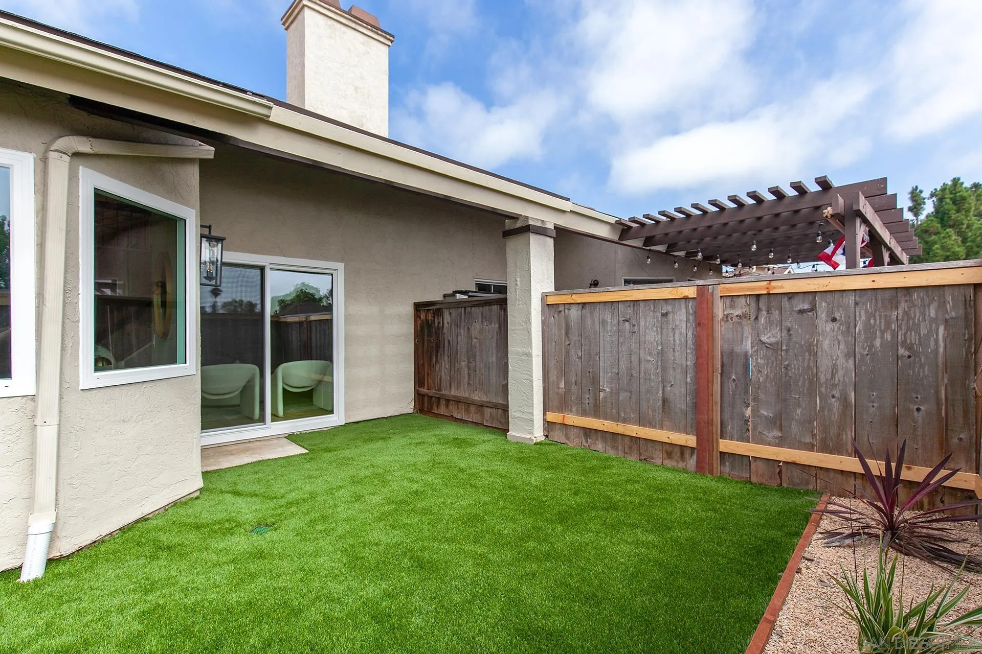 https://cdn.realtyfeed.com/cdn/127/250036416/1cb97cb0e988573de7763fcae65e5756.webp
