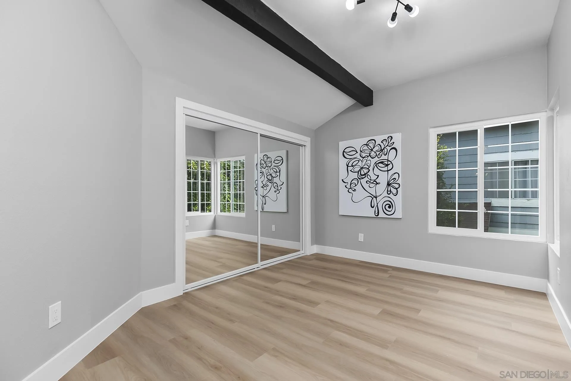 https://cdn.realtyfeed.com/cdn/127/250036416/bcbb5f8b7be5325d2f3e31968128015a.webp