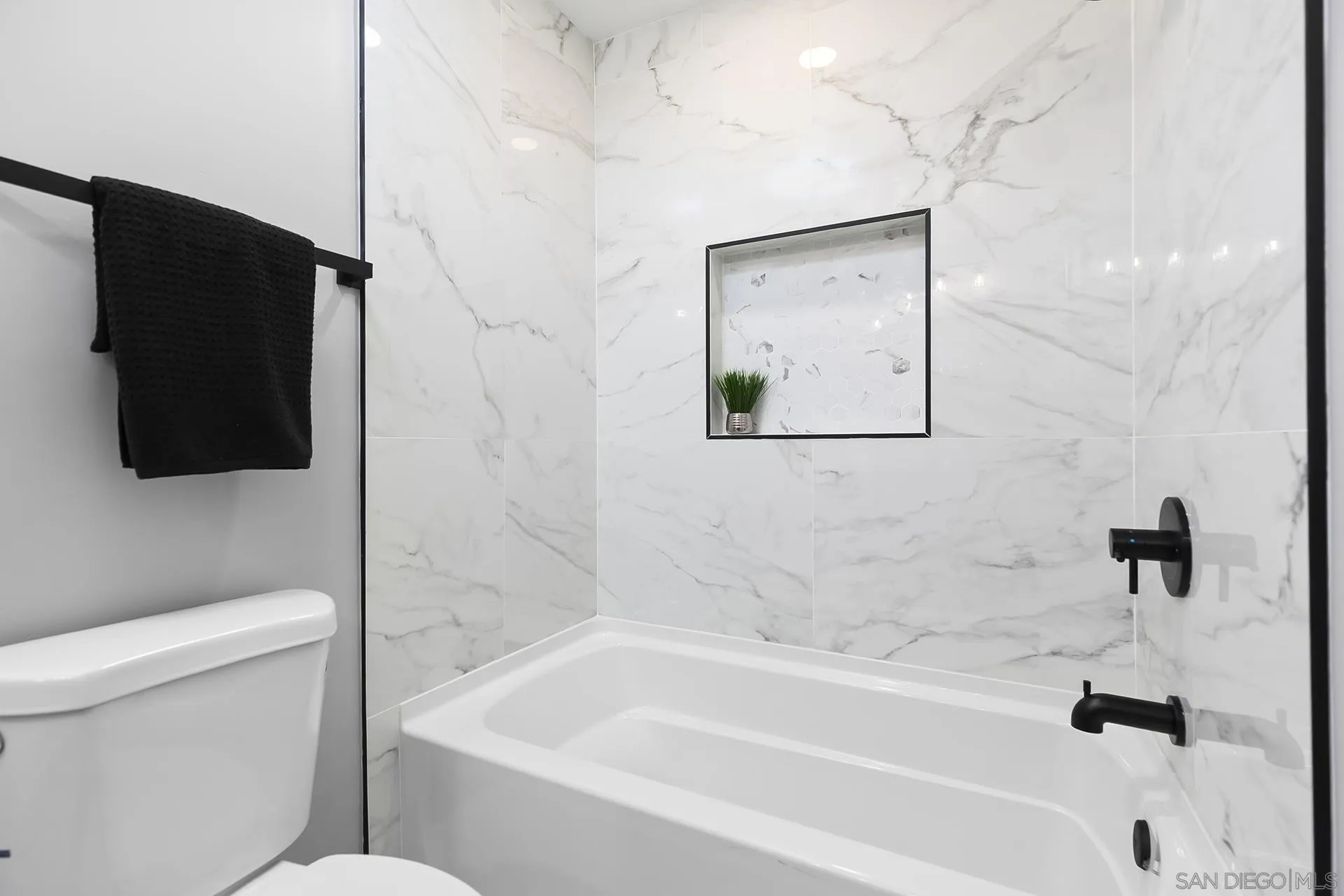 https://cdn.realtyfeed.com/cdn/127/250036416/f8177af7432d521695d22d5e3a87f741.webp