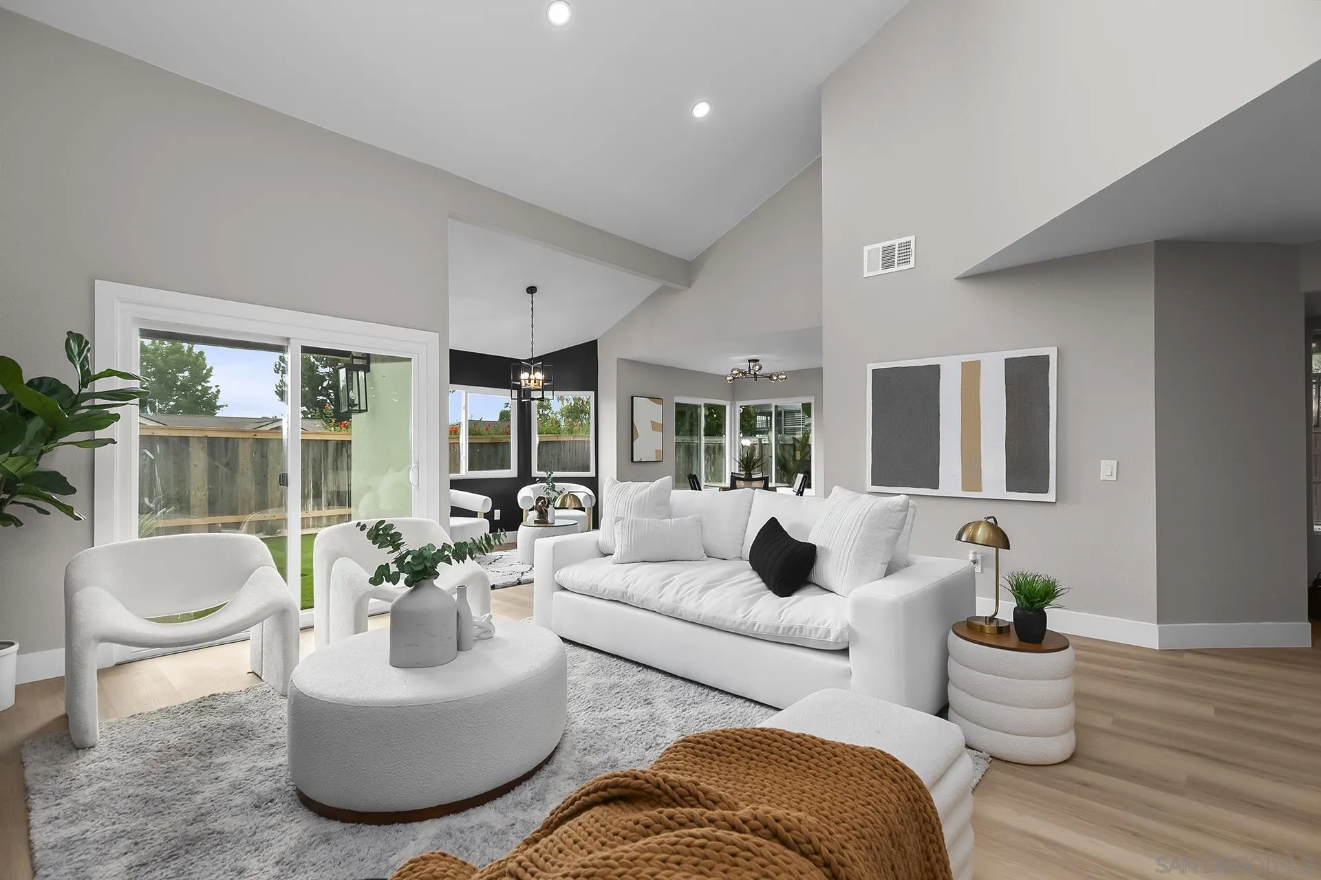 https://cdn.realtyfeed.com/cdn/127/250036416/fcf529e7b9fa463d13d7889b1037ff99.webp