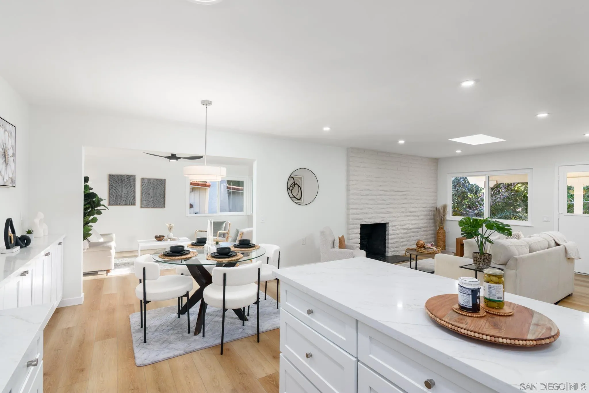 https://cdn.realtyfeed.com/cdn/127/250036418/4548a364a937dcfd16f03a9590a78e36.webp