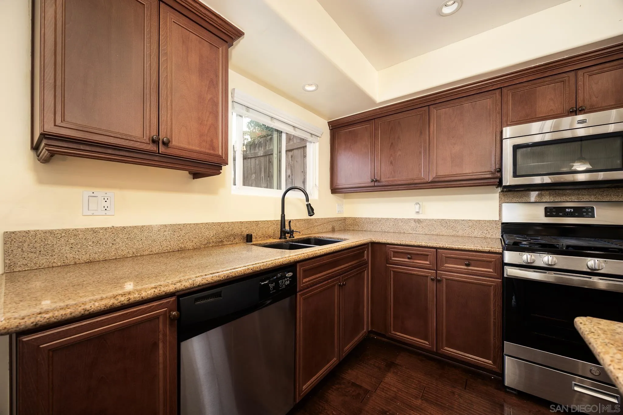 https://cdn.realtyfeed.com/cdn/127/250036419/03774c9de9fbb6de900494788544bca1.webp