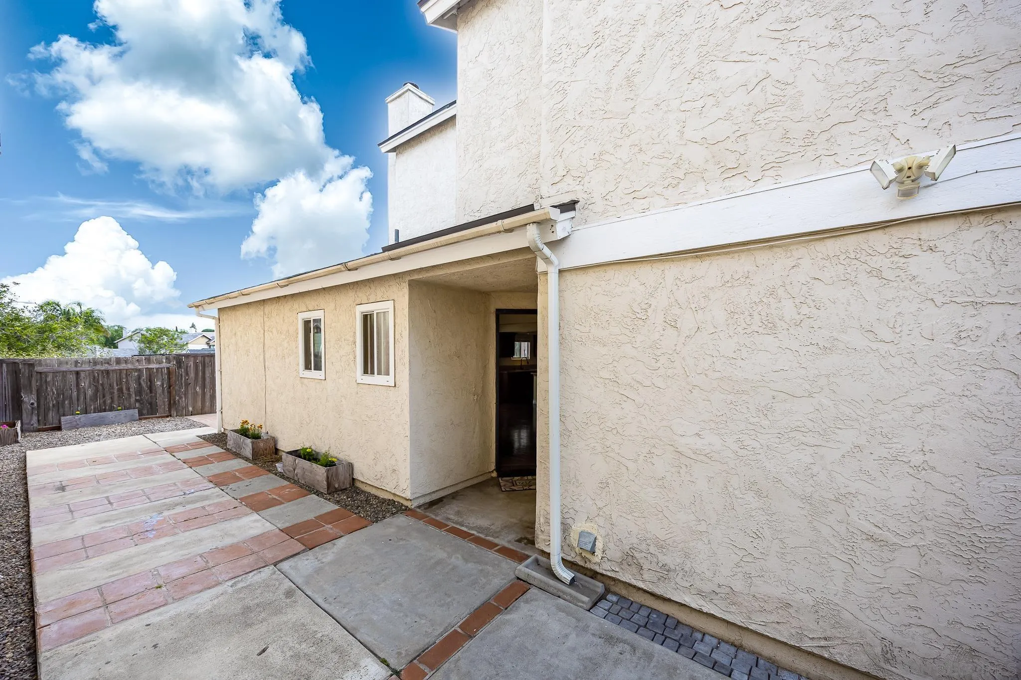 https://cdn.realtyfeed.com/cdn/127/250036419/2ceff28168b7b0acec265ef896c93f09.webp