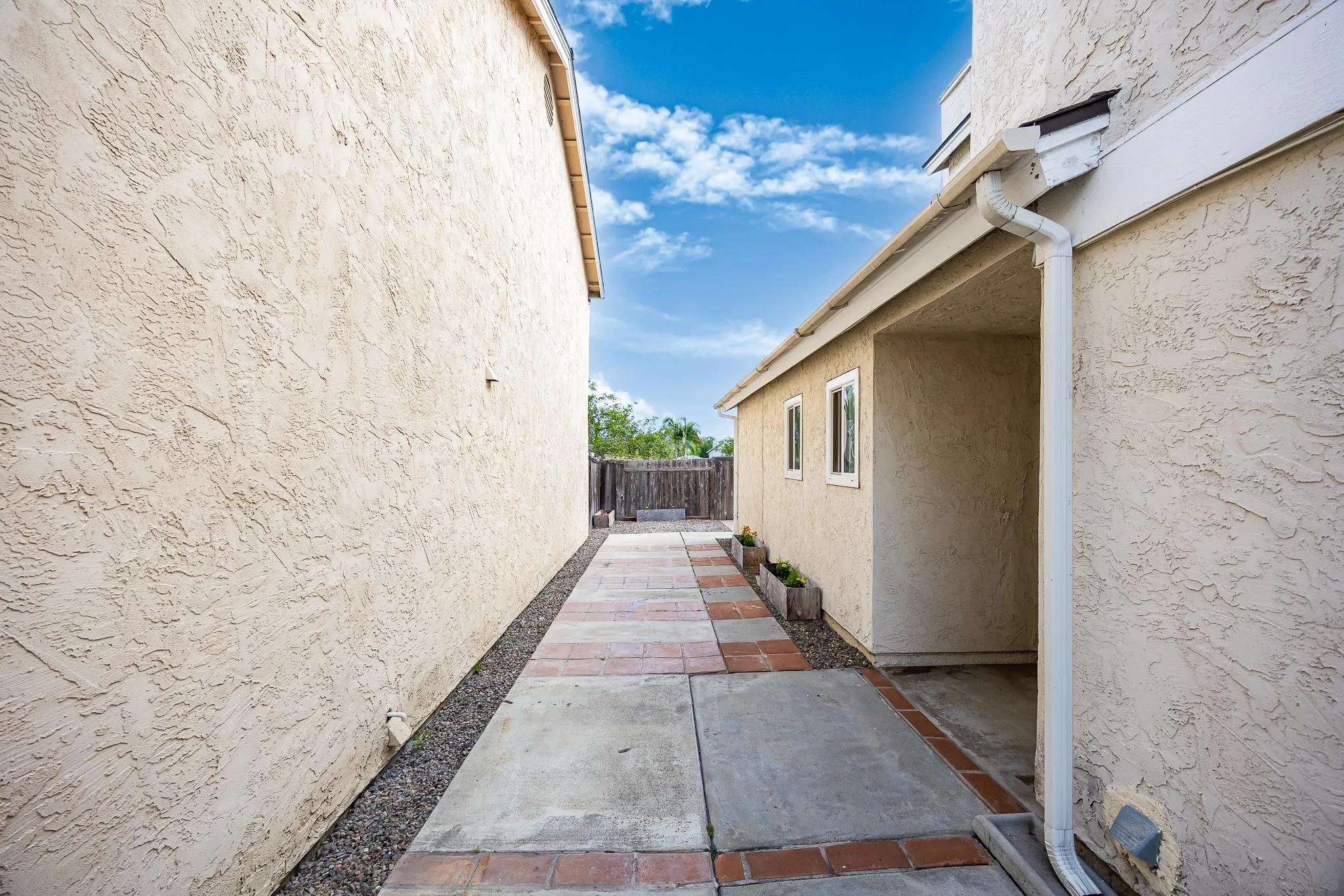 https://cdn.realtyfeed.com/cdn/127/250036419/39d944088c42cbb8004e4e22b230e45c.webp