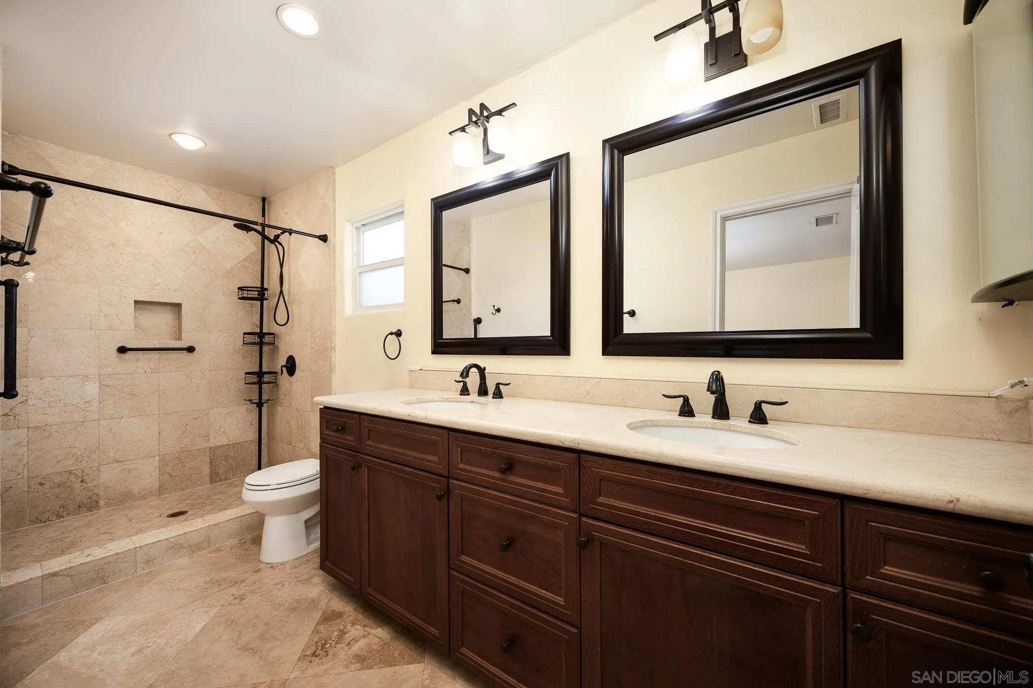 https://cdn.realtyfeed.com/cdn/127/250036419/661c2e4ea7fe3d54c4a415d139c3b95b.webp