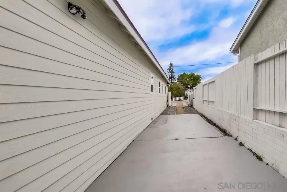 https://cdn.realtyfeed.com/cdn/127/250036424/c518e1018534054898653bd6c2060c2f.webp