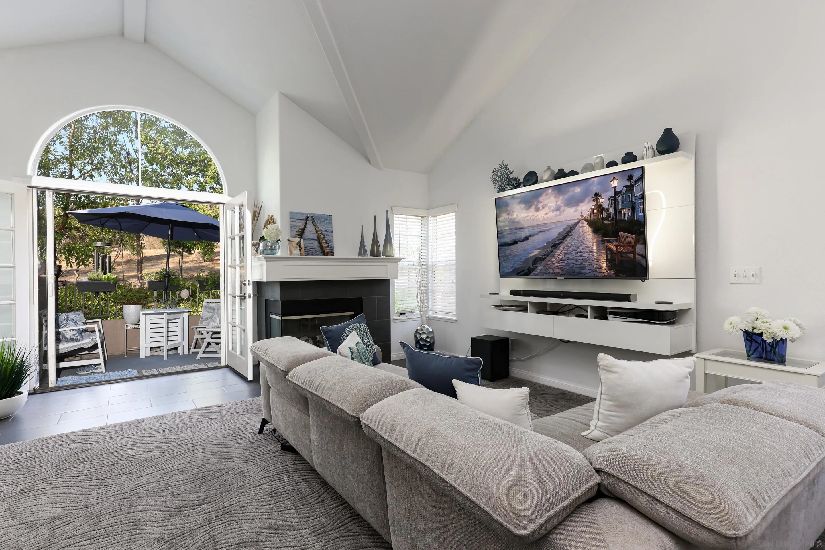 Photo #2: 250036425 Listing 