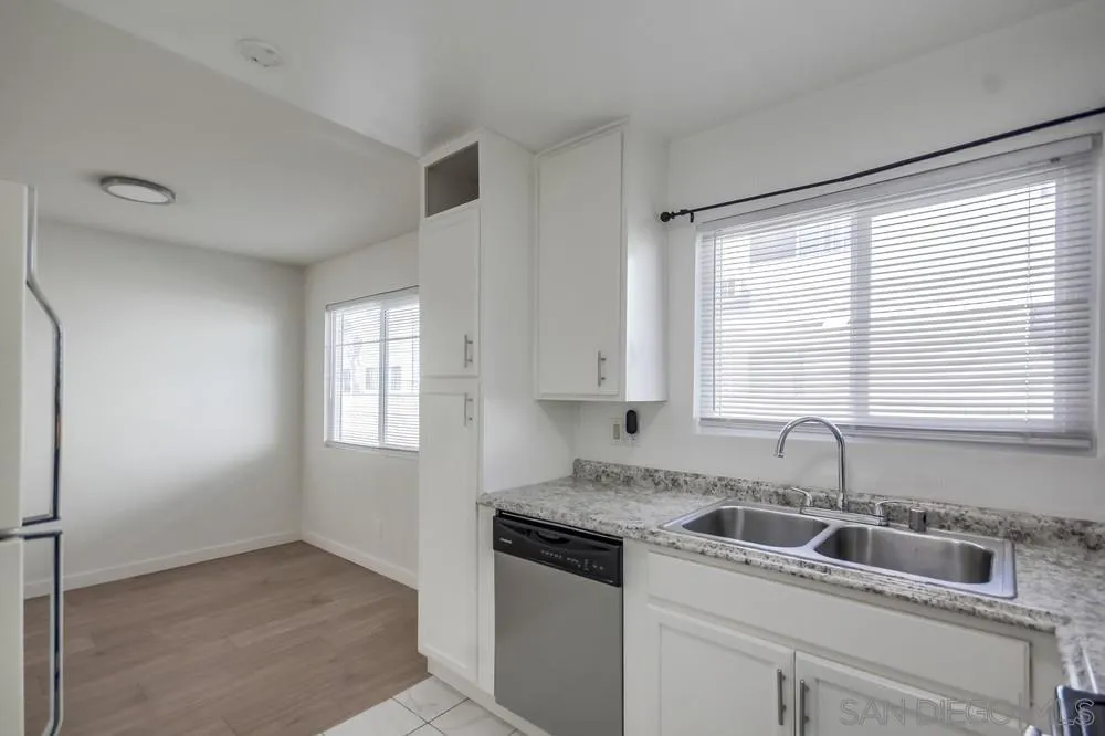 https://cdn.realtyfeed.com/cdn/127/250036426/e009830c1854bab50a5b852fc1579aec.webp