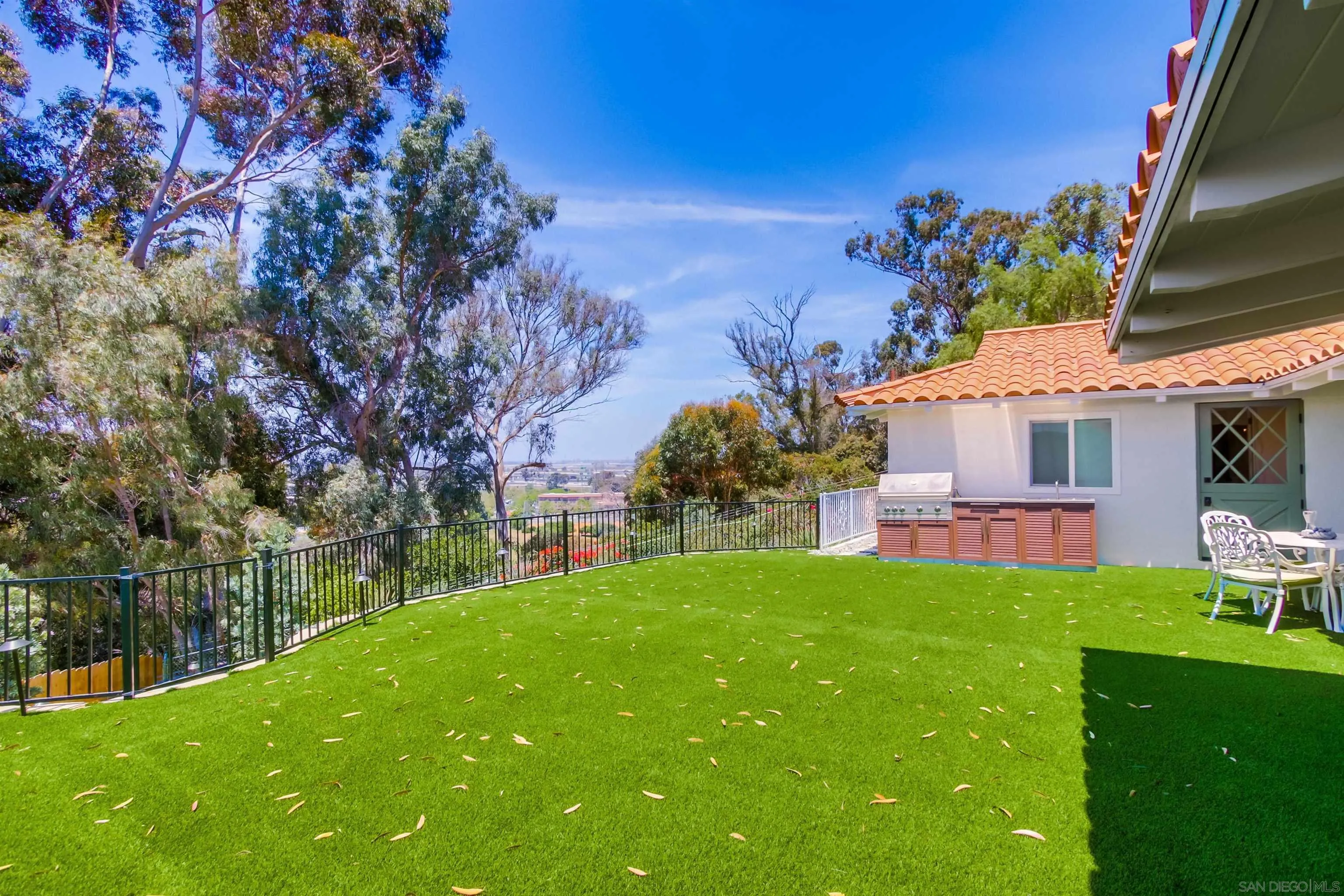 https://cdn.realtyfeed.com/cdn/127/250036432/011ca5de4fbf1e763bbd96afb0bf6b56.webp