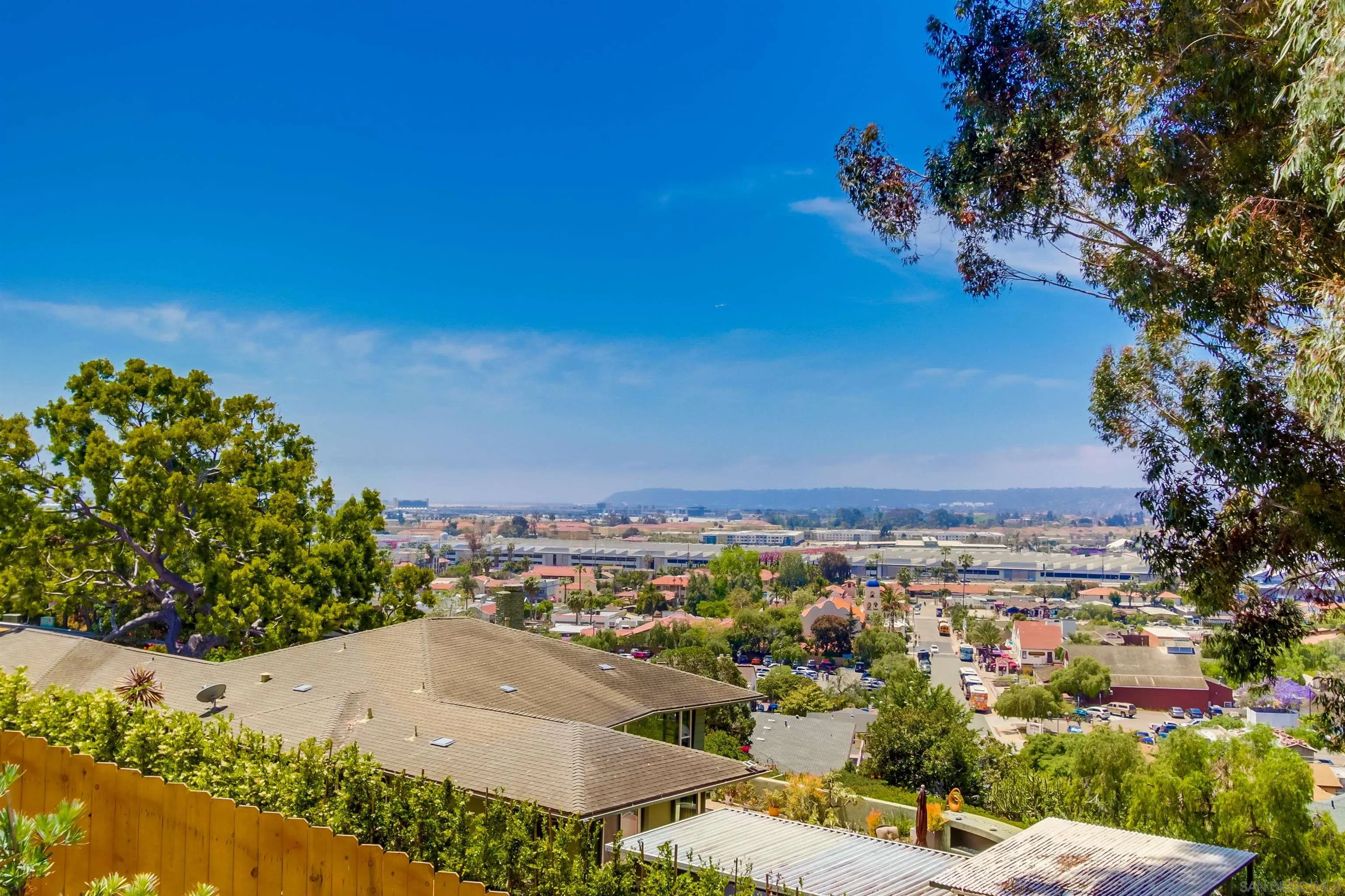 https://cdn.realtyfeed.com/cdn/127/250036432/4835c39ff1771fdfdfe11b7a3c6ed65c.webp