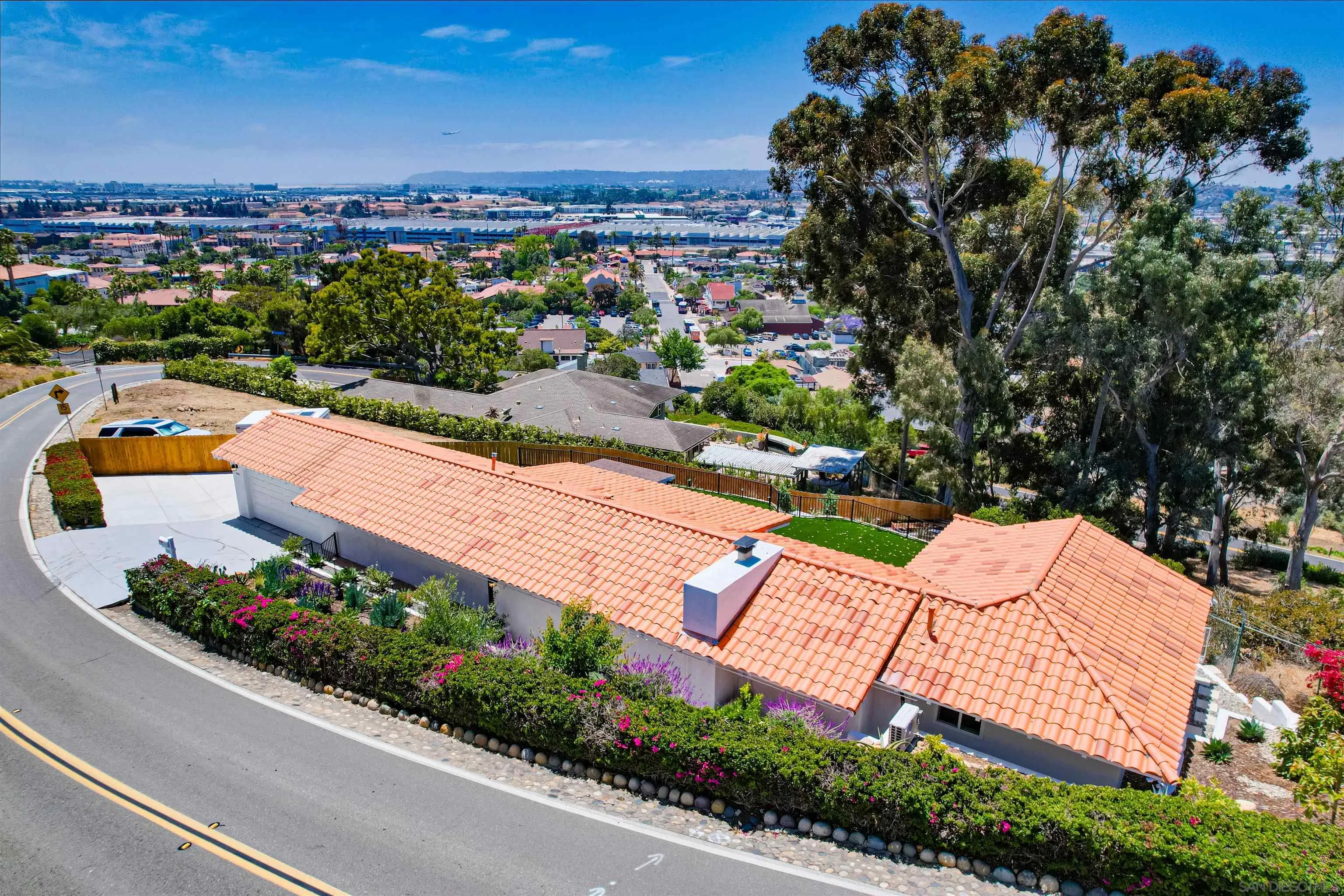 https://cdn.realtyfeed.com/cdn/127/250036432/4efe8e9bcf3a725050e6f4438907e1d7.webp