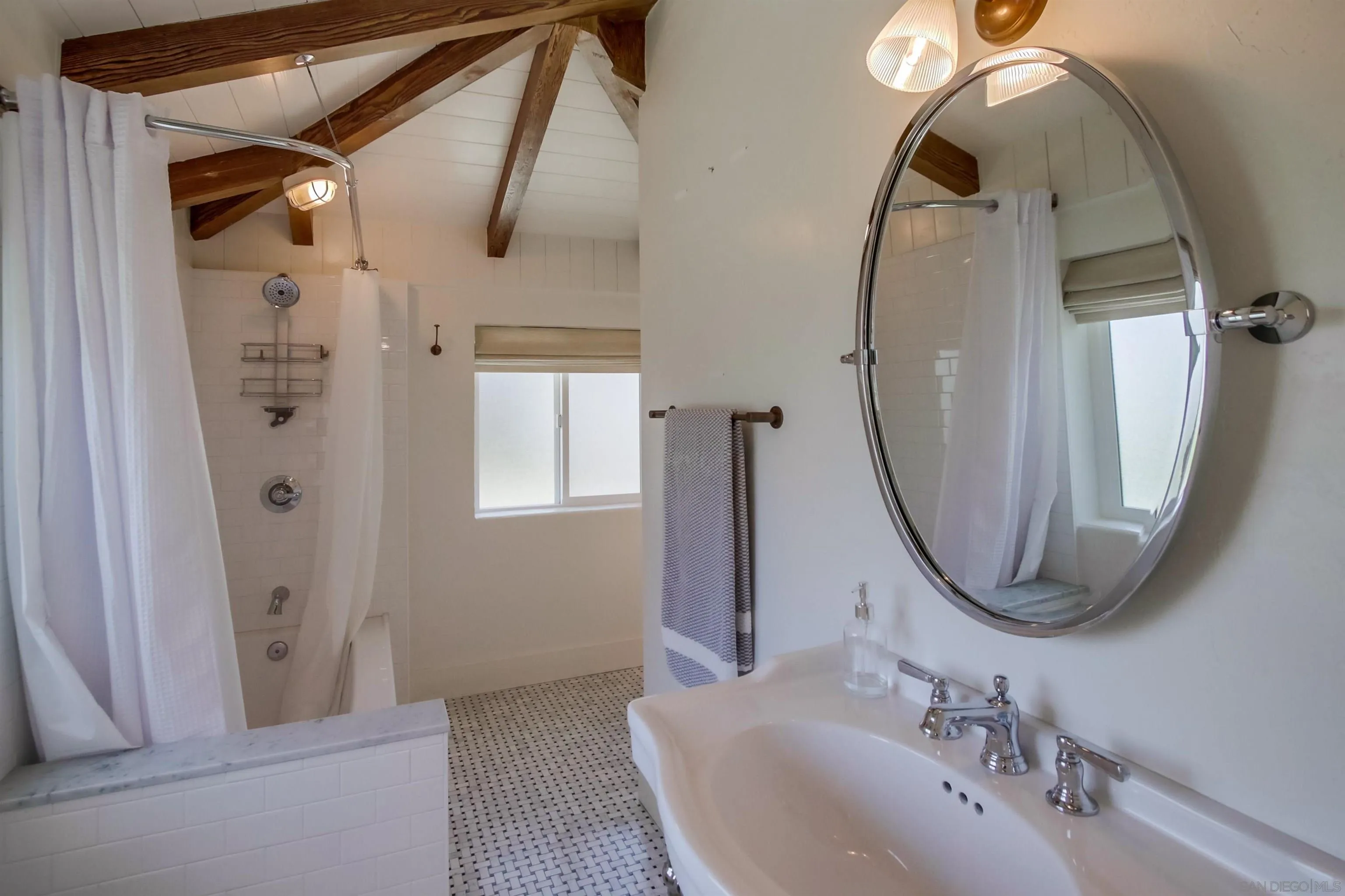 https://cdn.realtyfeed.com/cdn/127/250036432/85747e74a67b7e1255f99a548f4b6ee0.webp