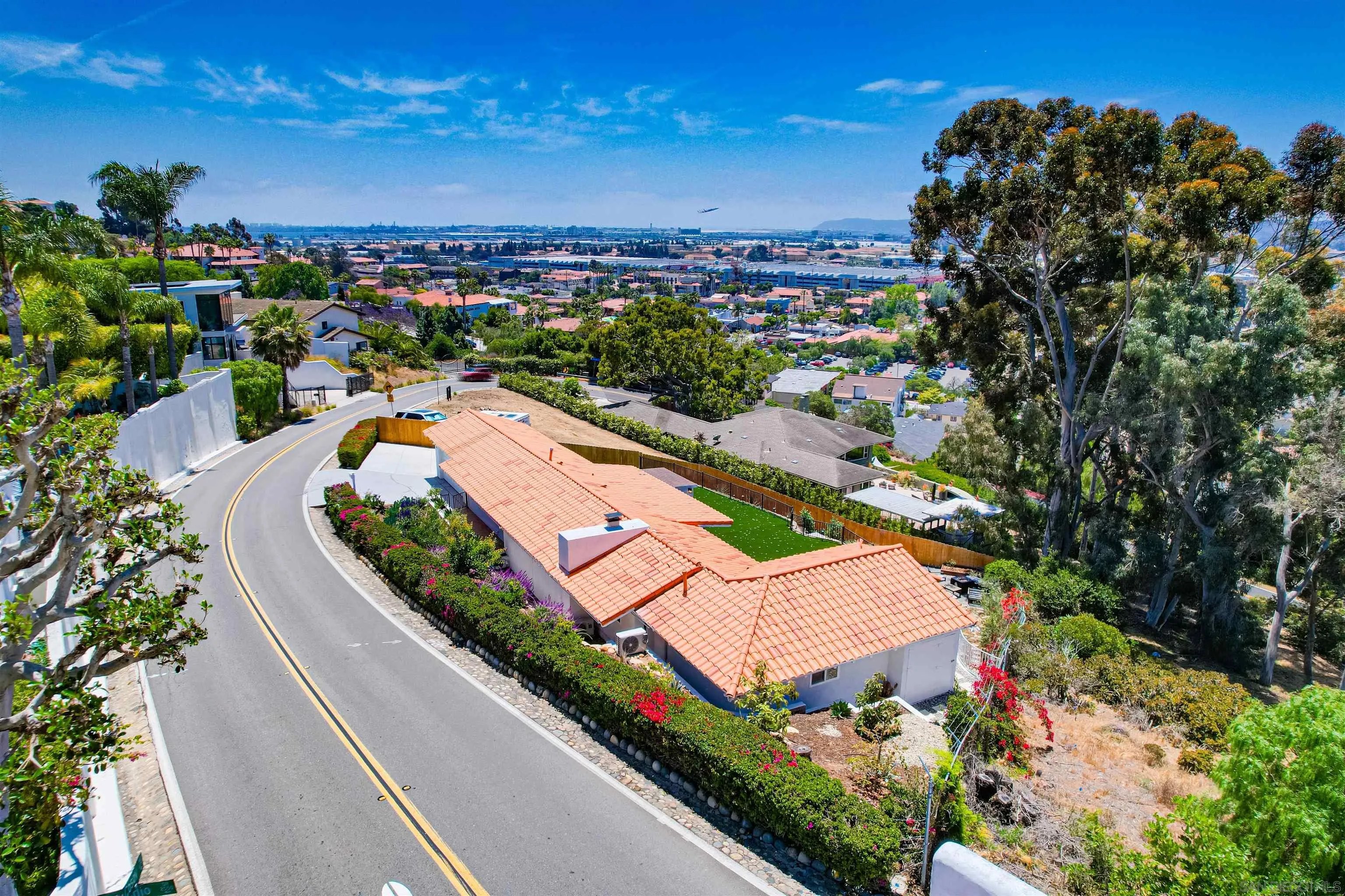 https://cdn.realtyfeed.com/cdn/127/250036432/a554481900a6153675df279d7f3279ef.webp