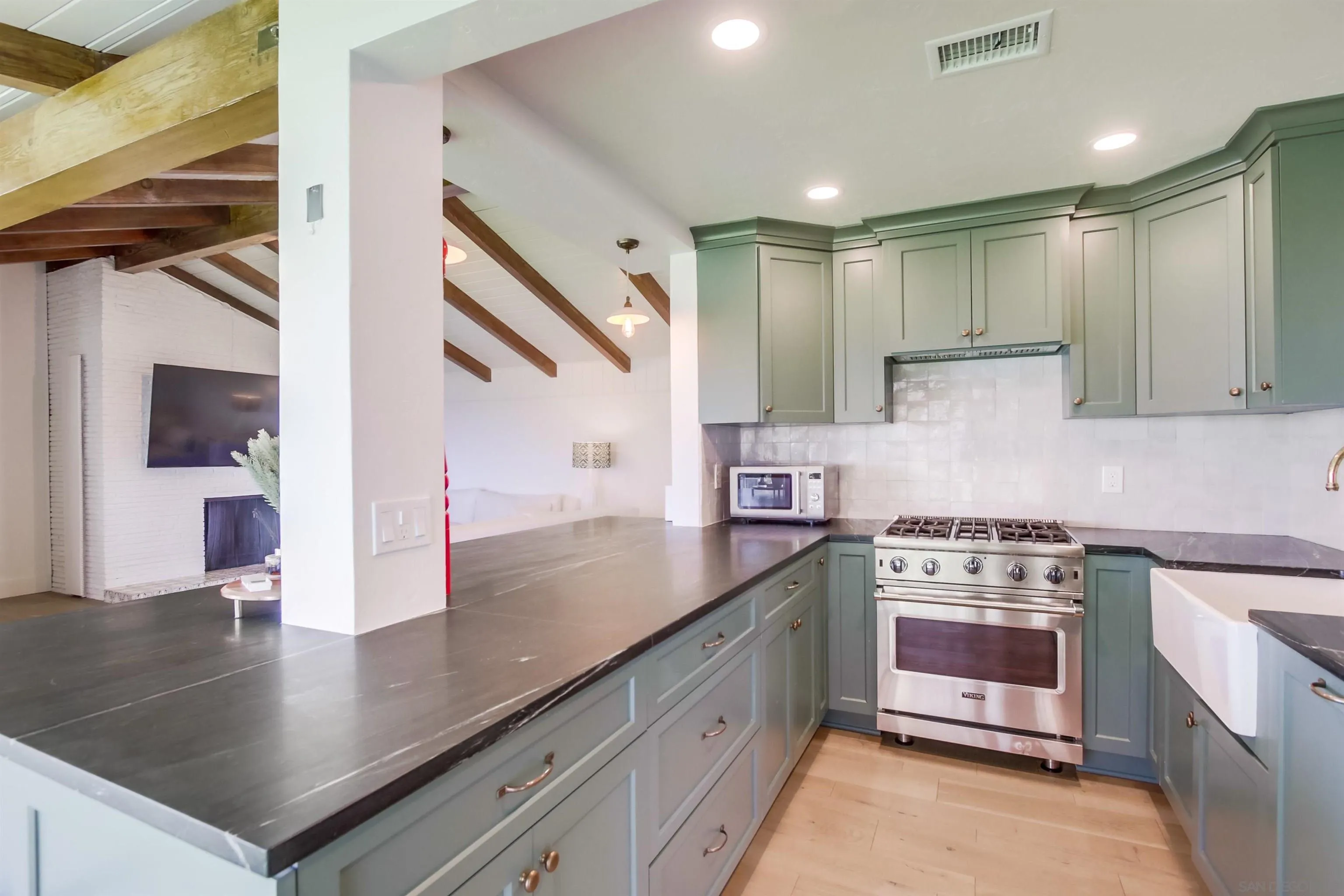 https://cdn.realtyfeed.com/cdn/127/250036432/b124b3298a9f41747668bbe9143775bc.webp