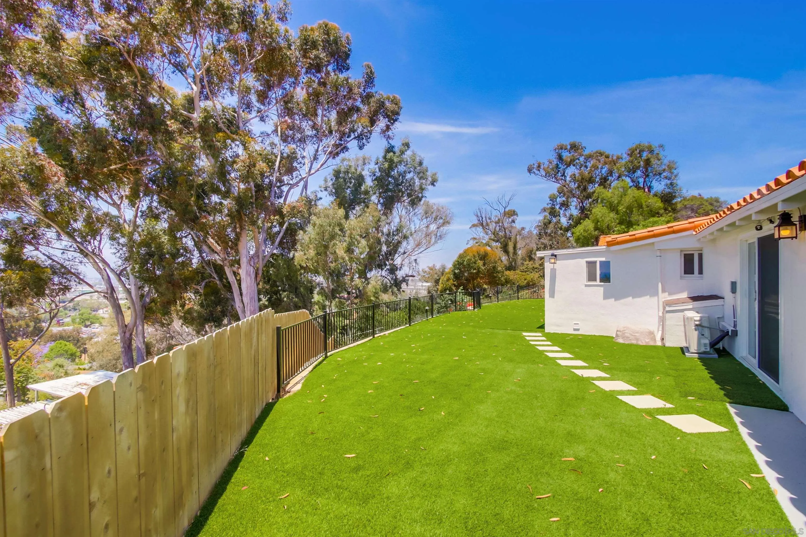 https://cdn.realtyfeed.com/cdn/127/250036432/ca6ec720d7604003456f596fe5e8be00.webp