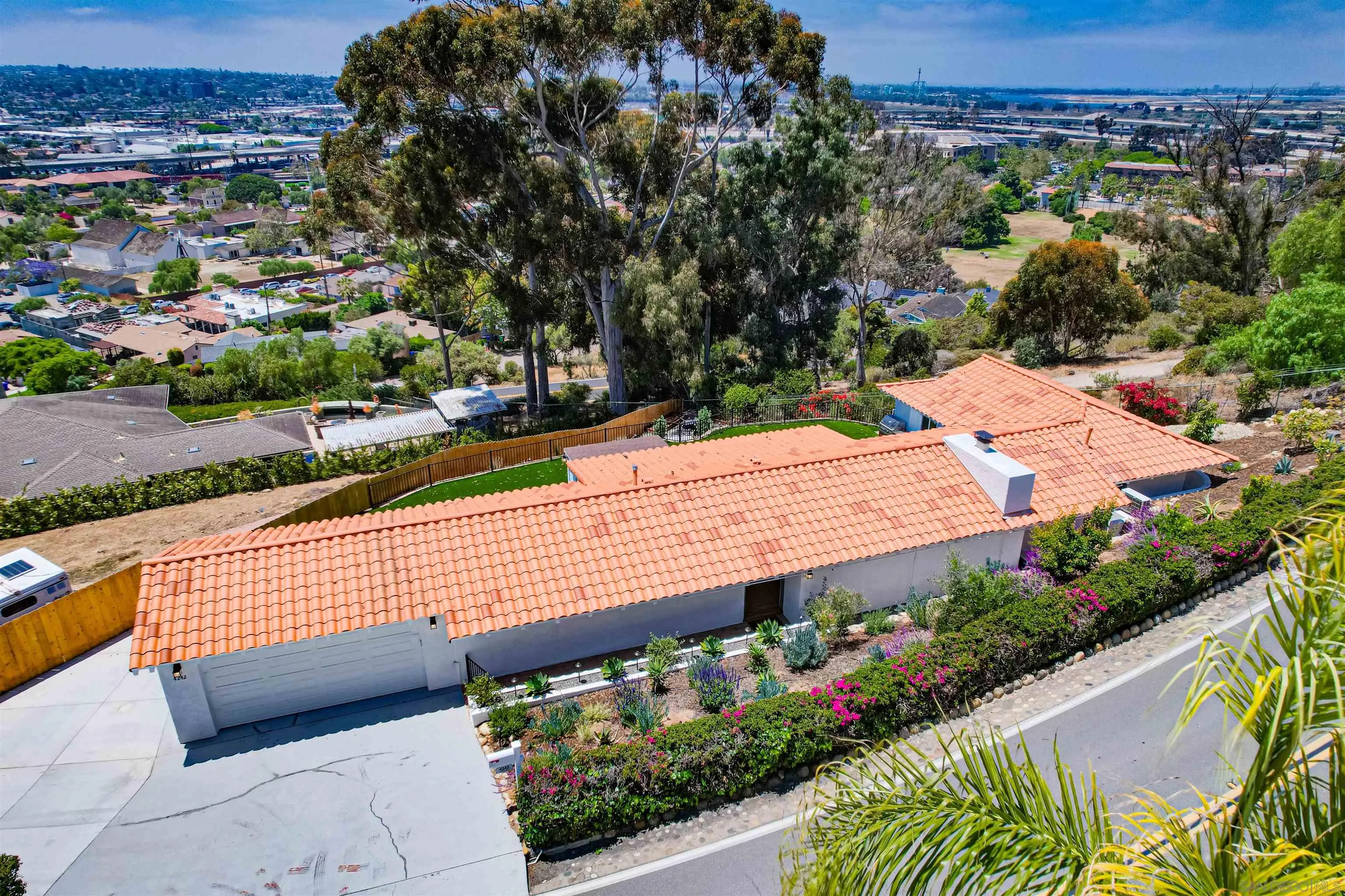 https://cdn.realtyfeed.com/cdn/127/250036432/d522faeb53eb718cdd11e8ce1e3c8b99.webp