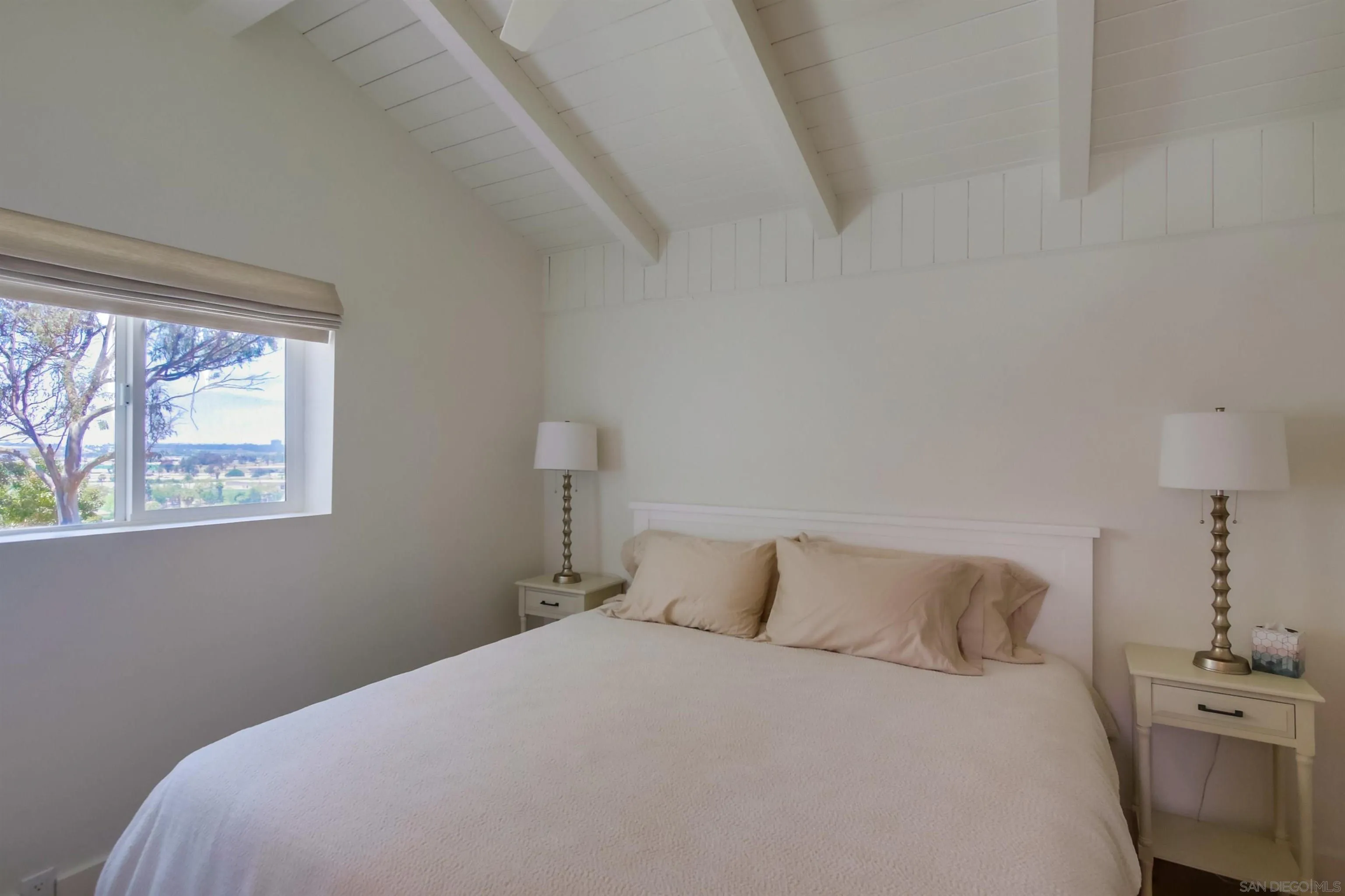 https://cdn.realtyfeed.com/cdn/127/250036432/f149b6c214c9da289b01f786e999ff0c.webp