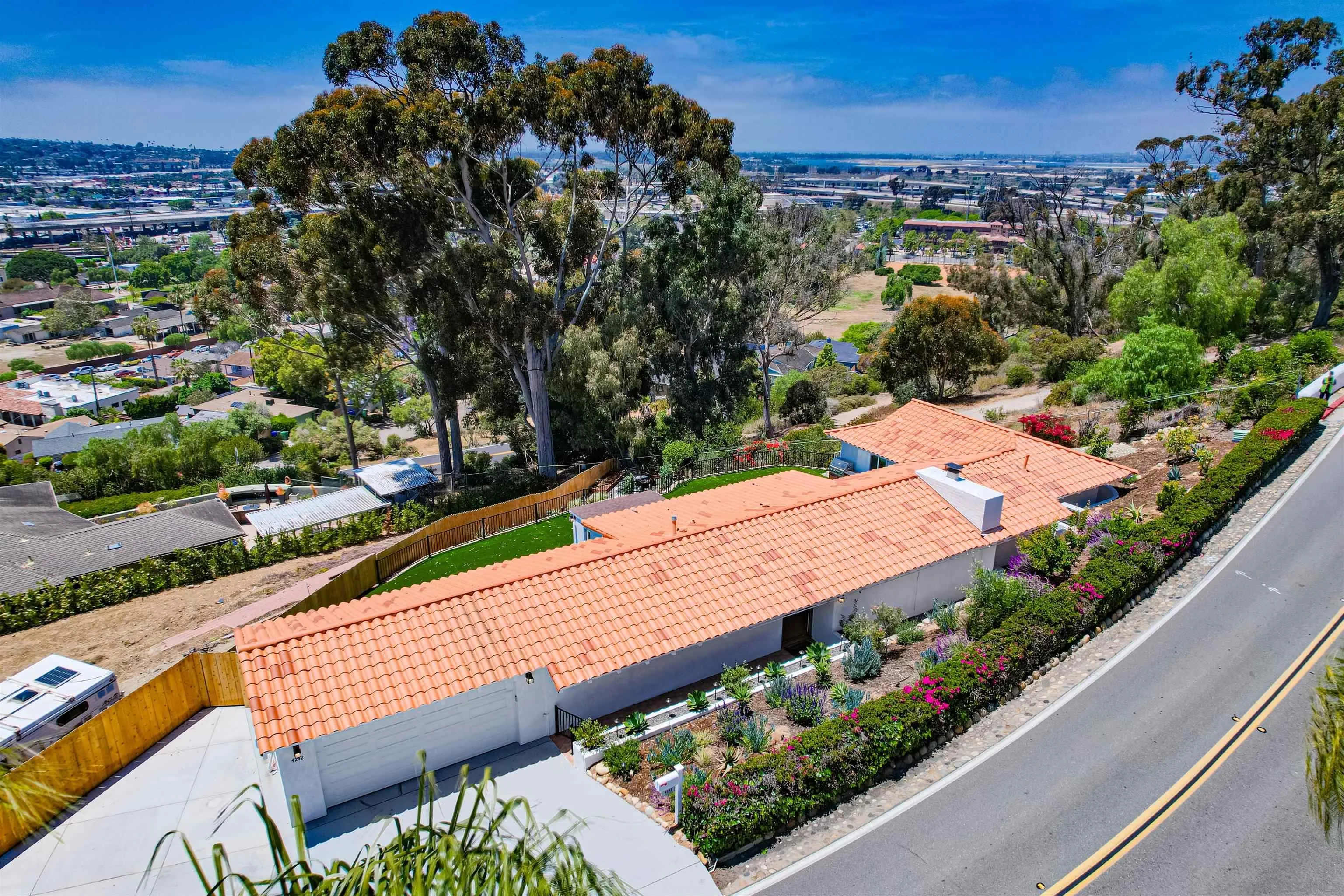 https://cdn.realtyfeed.com/cdn/127/250036432/fddd2b217d4bfbf545665d349890cadb.webp