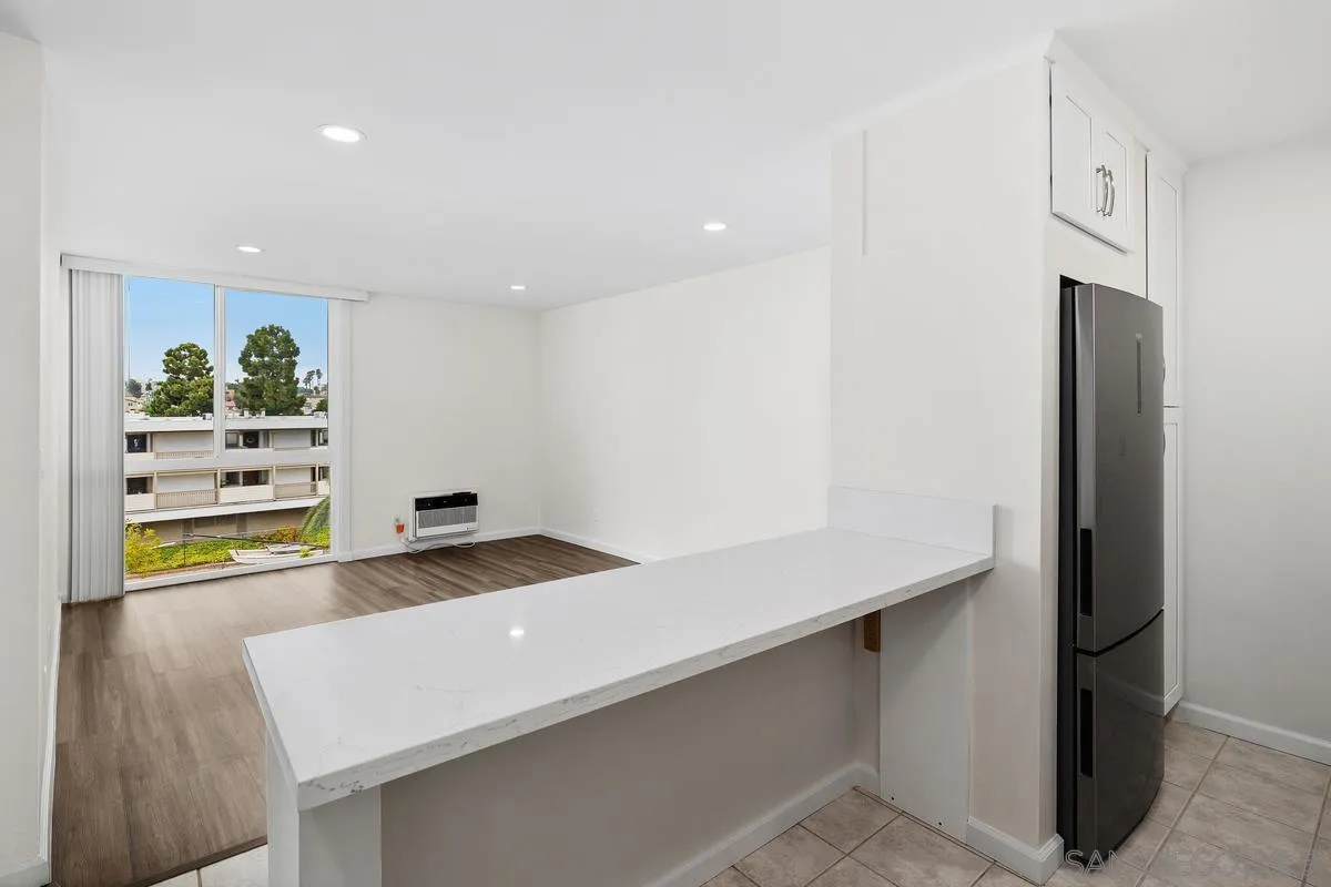 Photo #2: 250036433 Listing 