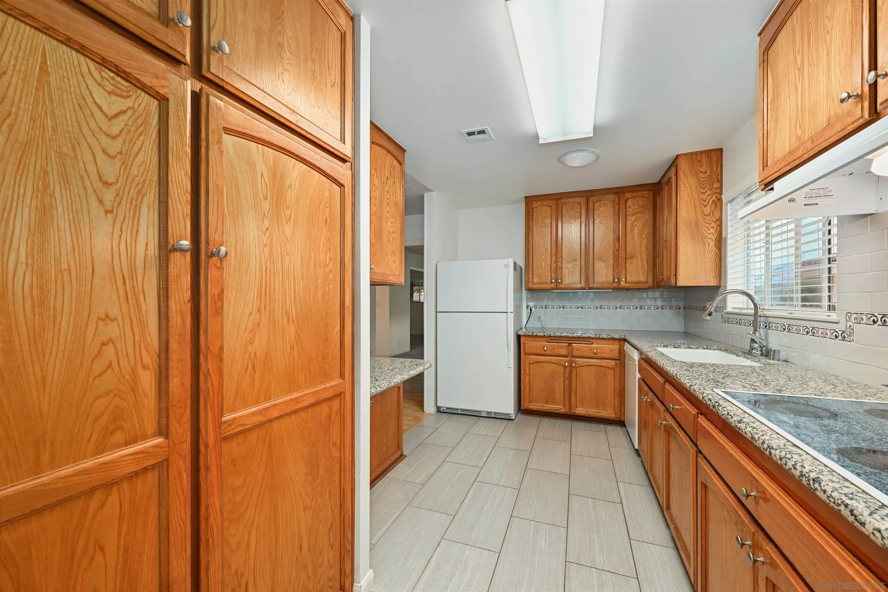 https://cdn.realtyfeed.com/cdn/127/250036434/16b9c42249bf280278fce438d4de7f23.webp