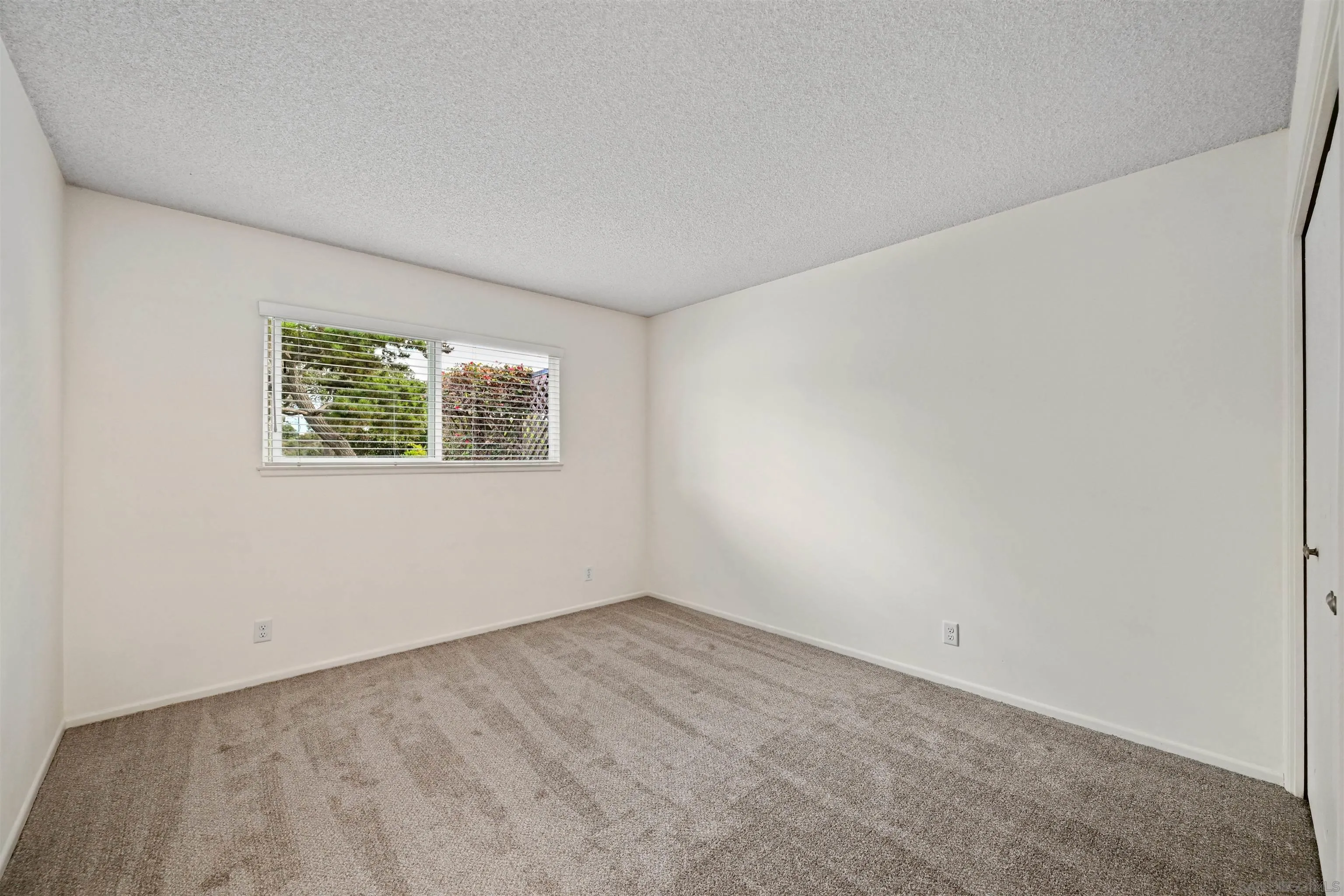 https://cdn.realtyfeed.com/cdn/127/250036434/b6c5726f20e9b76eb80162b07052366b.webp