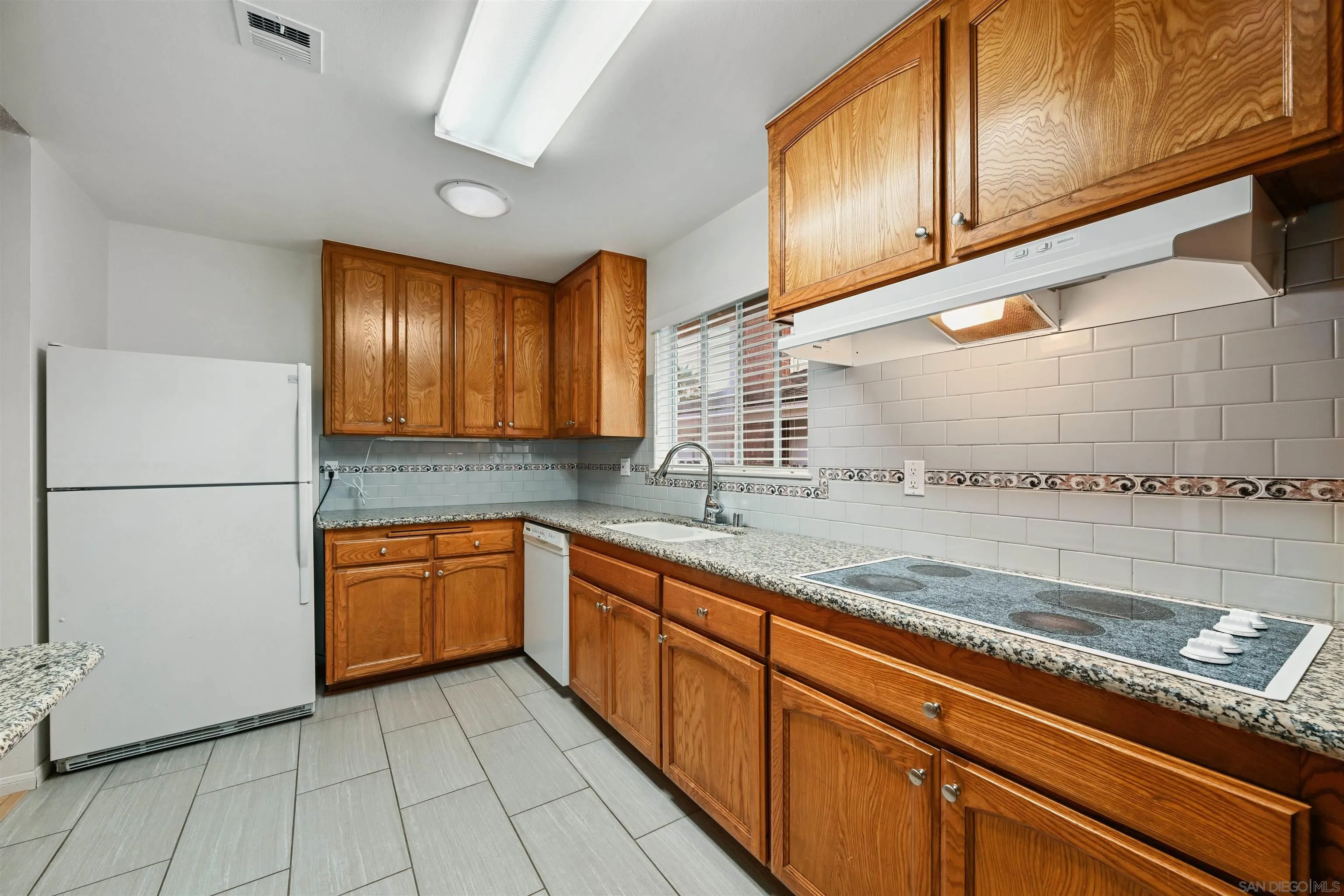 https://cdn.realtyfeed.com/cdn/127/250036434/ef80c6381d40d84c5a7fe0ba033f89c7.webp