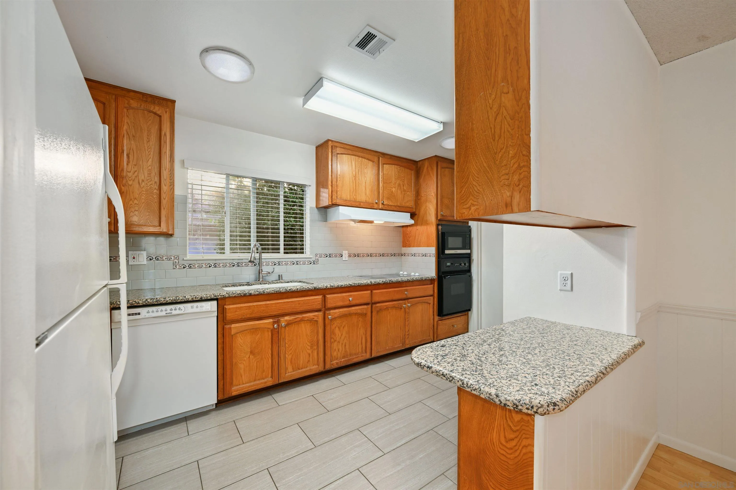 https://cdn.realtyfeed.com/cdn/127/250036434/f785d422fe48c242a6e87b8e99f2ab1e.webp