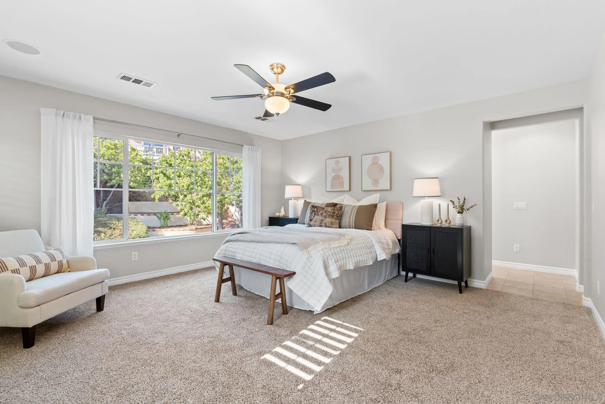 https://cdn.realtyfeed.com/cdn/127/250036435/410ad0eb37d668fe557e8f1e95554cc7.webp
