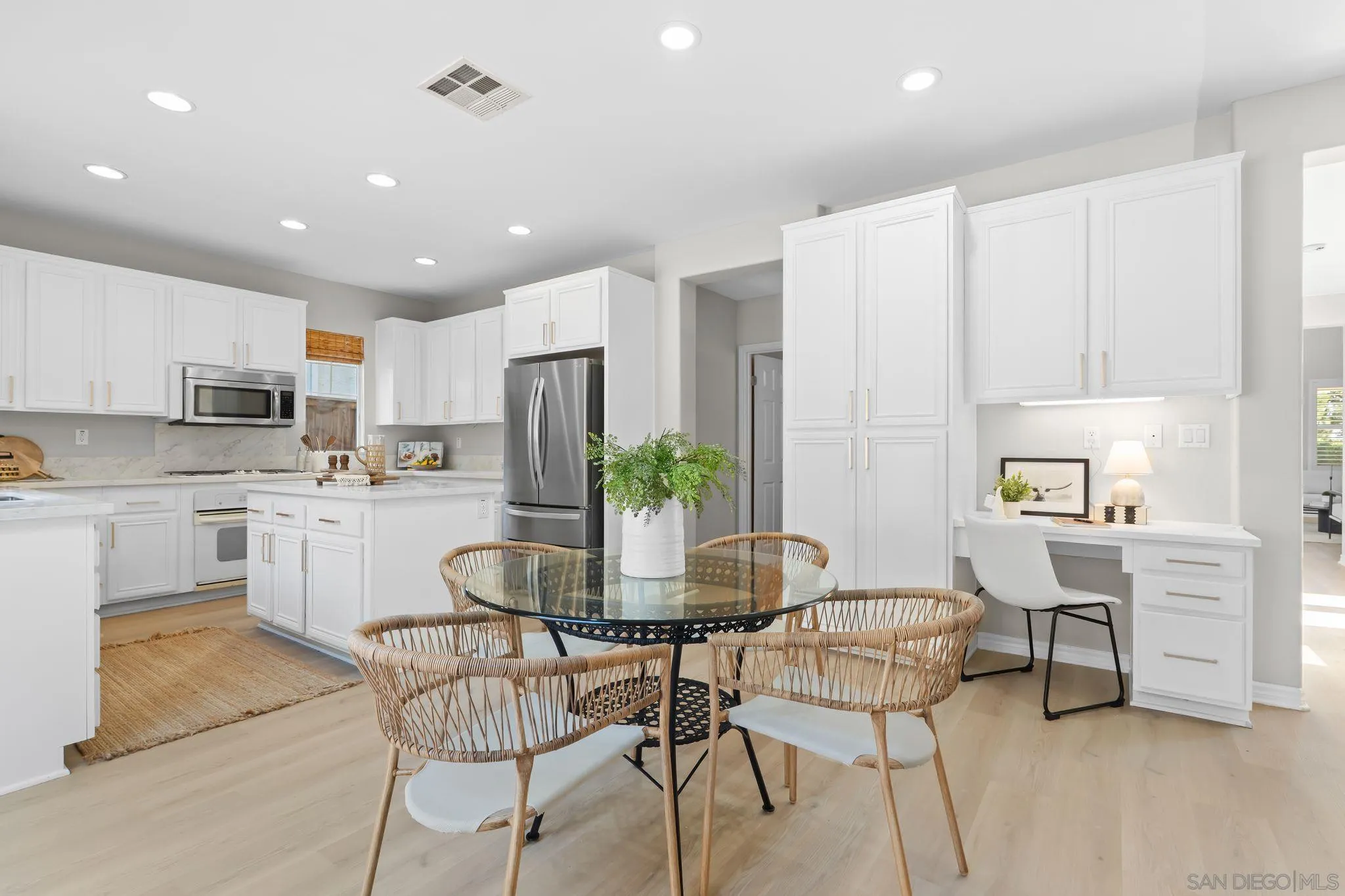 https://cdn.realtyfeed.com/cdn/127/250036435/9501edc190914a3fa8156052a64d3f6e.webp