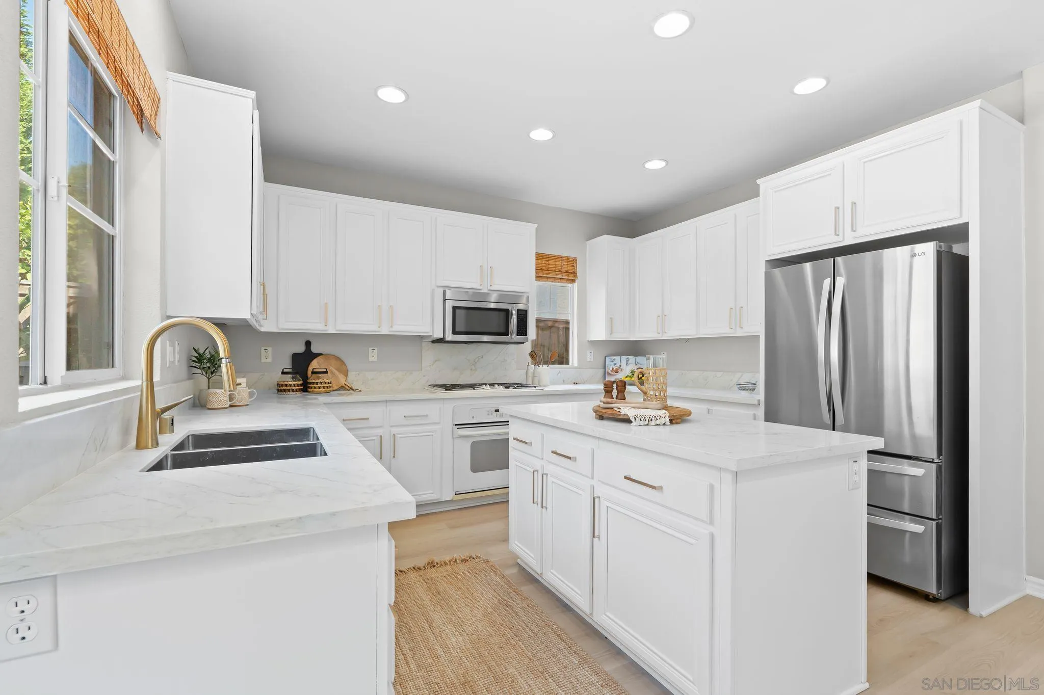 https://cdn.realtyfeed.com/cdn/127/250036435/9d3b49657fb89c9e5ddcd4971d5f9a15.webp