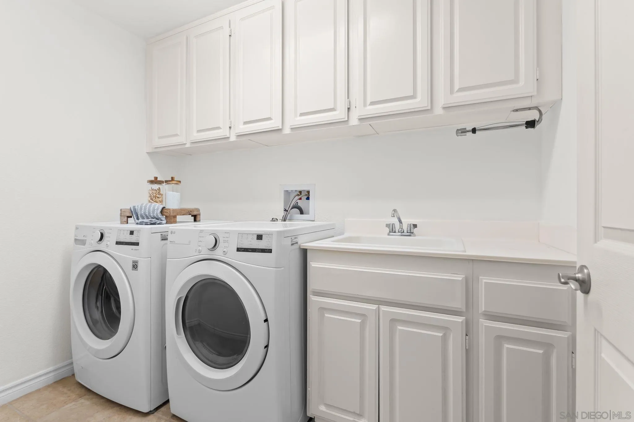 https://cdn.realtyfeed.com/cdn/127/250036435/9d7c15a02d495e4caef587f9392b8bc9.webp