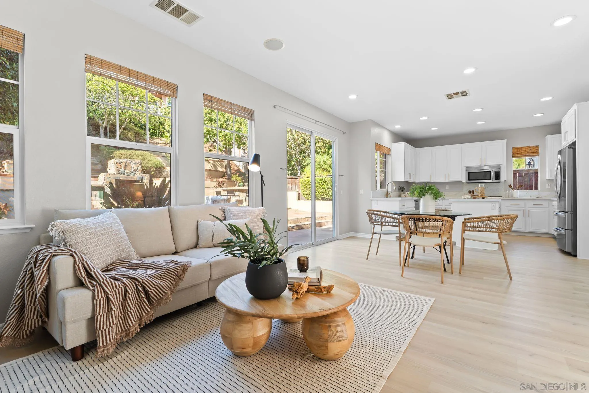 https://cdn.realtyfeed.com/cdn/127/250036435/9d7f5fe4a232618143d4c8fa7381d71a.webp