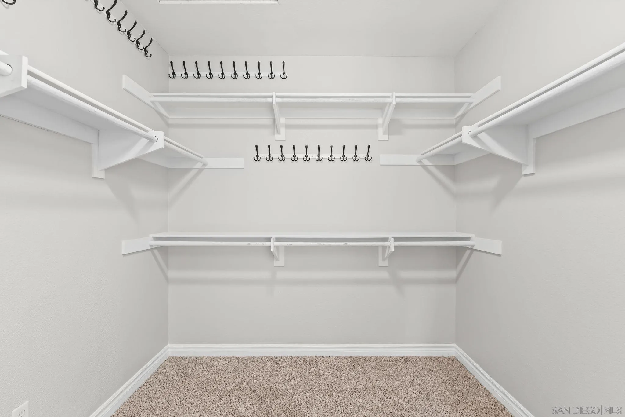 https://cdn.realtyfeed.com/cdn/127/250036435/e2a21212921b7ee36ae7644b06d25ae8.webp
