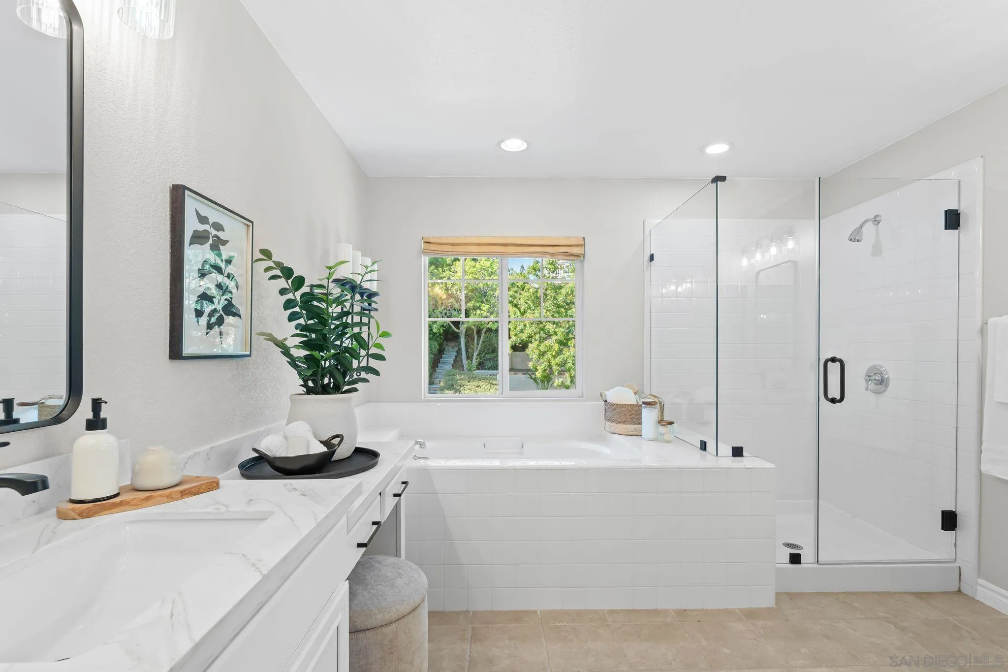 https://cdn.realtyfeed.com/cdn/127/250036435/eab51266e5b201b015a98e1392b69d6d.webp