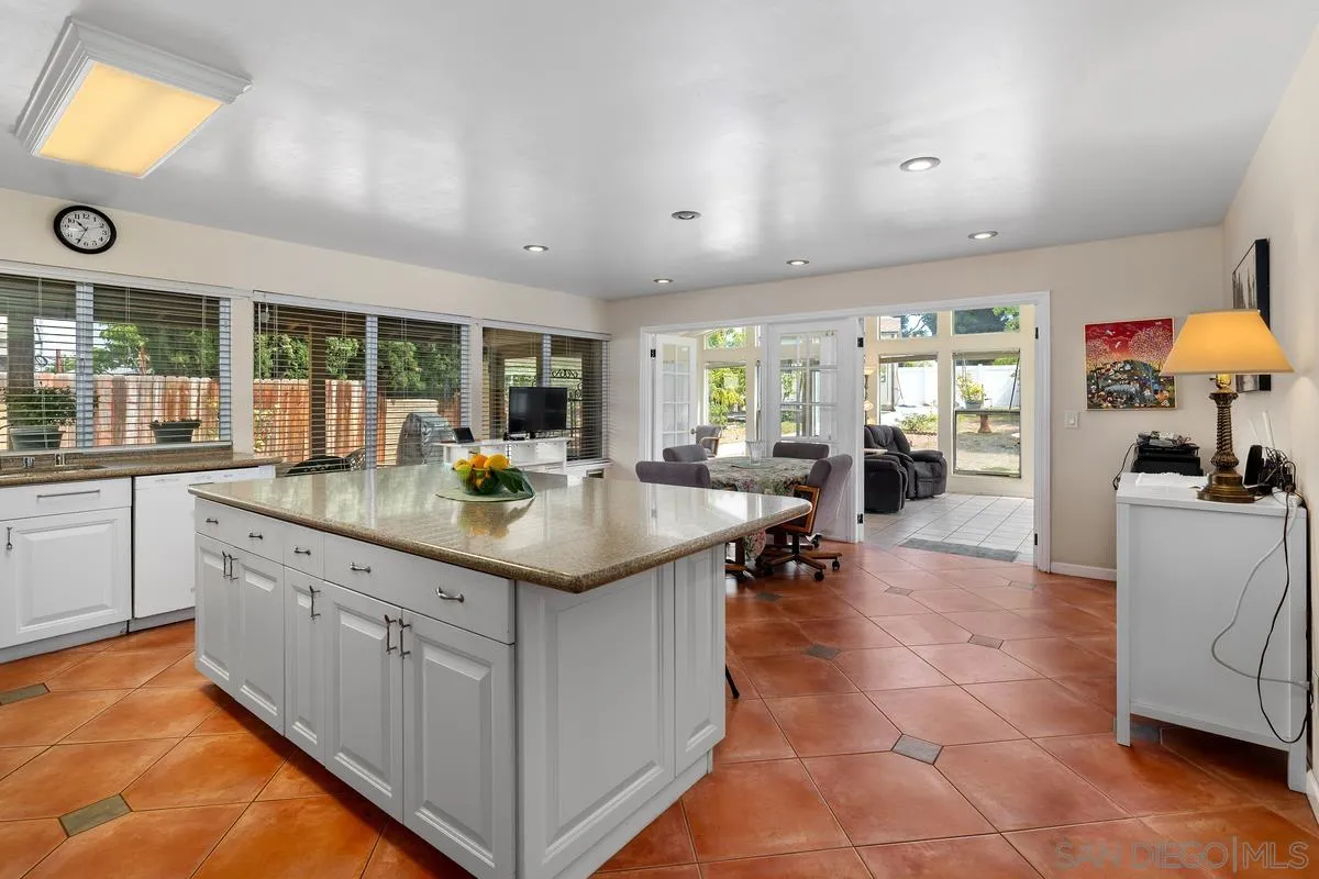https://cdn.realtyfeed.com/cdn/127/250036442/bd1a593a96b5076c97ef7947a5e6cd9c.webp