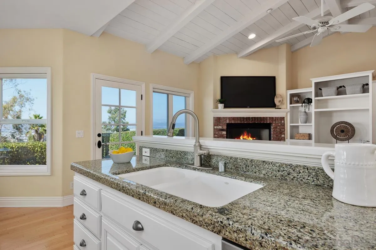 https://cdn.realtyfeed.com/cdn/127/250036443/652bd1e1e7b1745071da93af1909e43e.webp