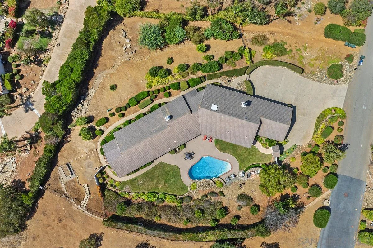 https://cdn.realtyfeed.com/cdn/127/250036443/84b7e625fa45db914569e97719312a4a.webp