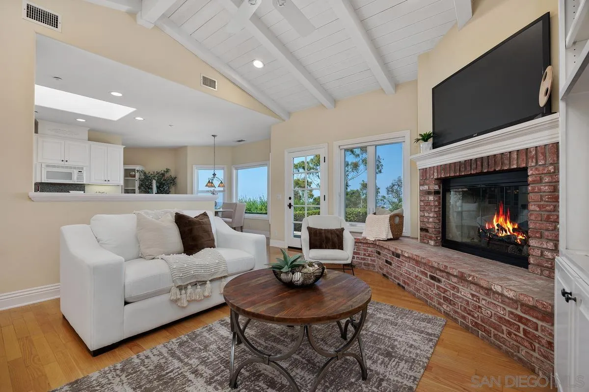 https://cdn.realtyfeed.com/cdn/127/250036443/966cbc436cd907fc096c7febeaff932f.webp